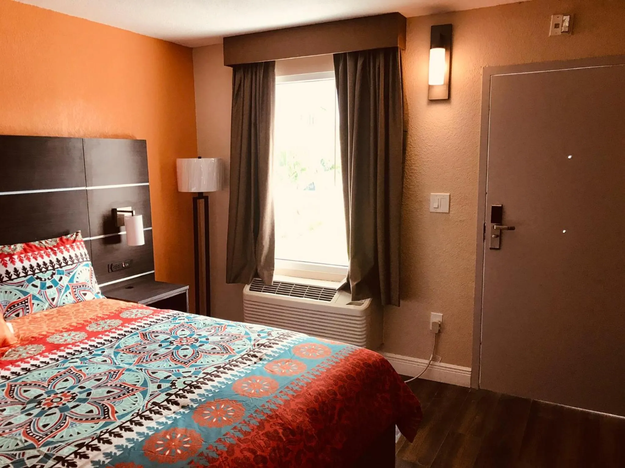 Bed in Tropical Inn & Suites, downtown clearwater