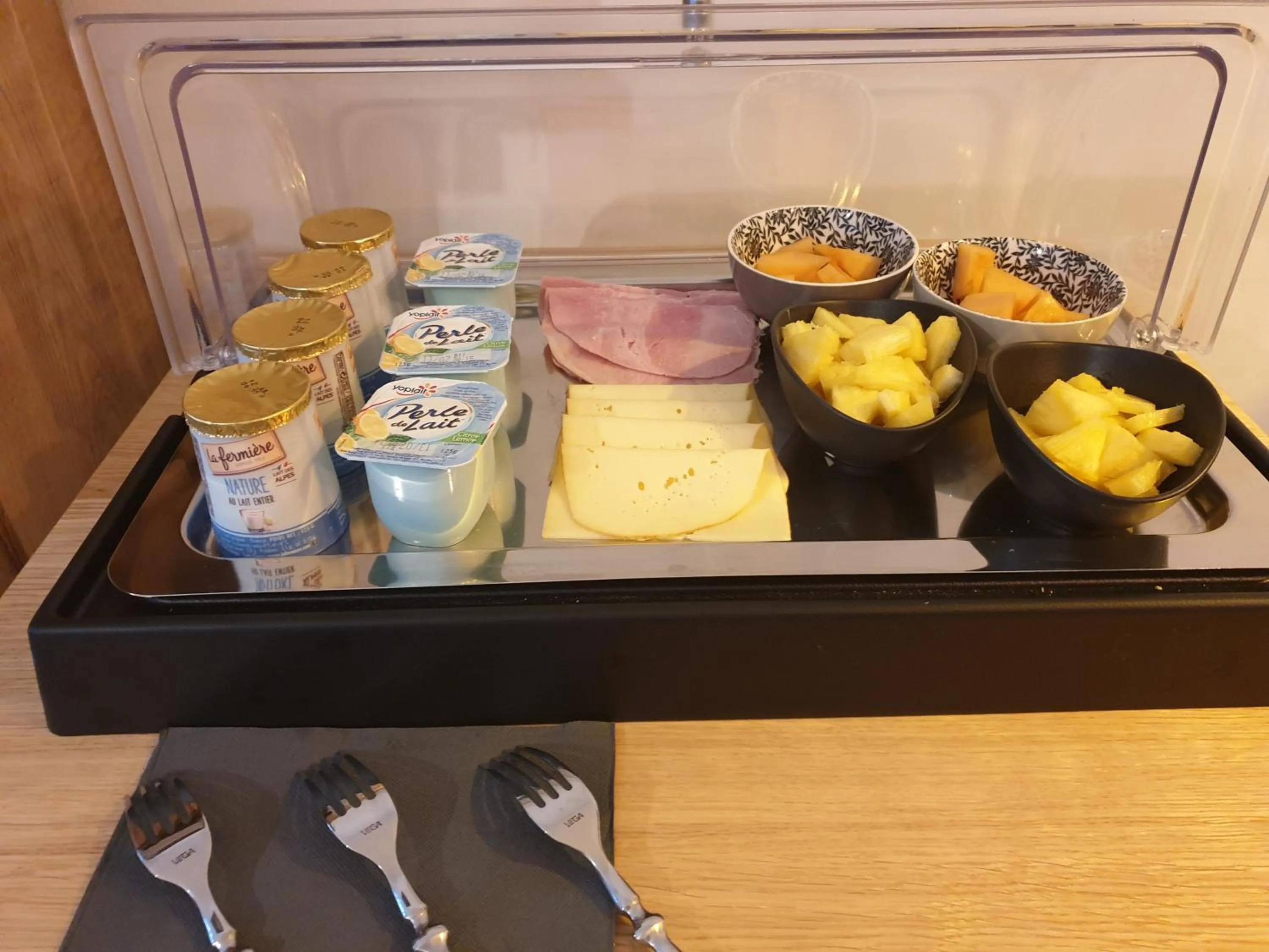 Buffet breakfast in Le Clos Marceau