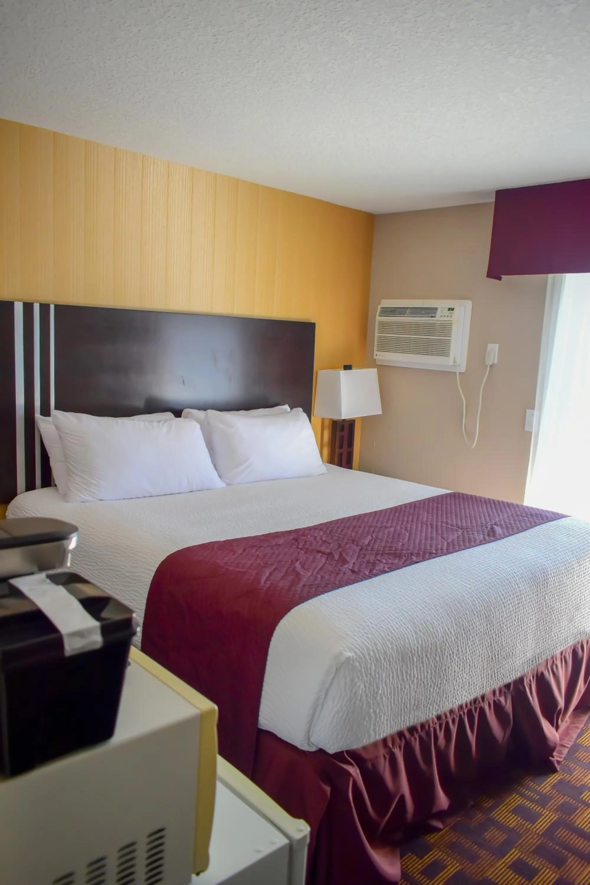 Days Inn by Wyndham Sylvan Lake