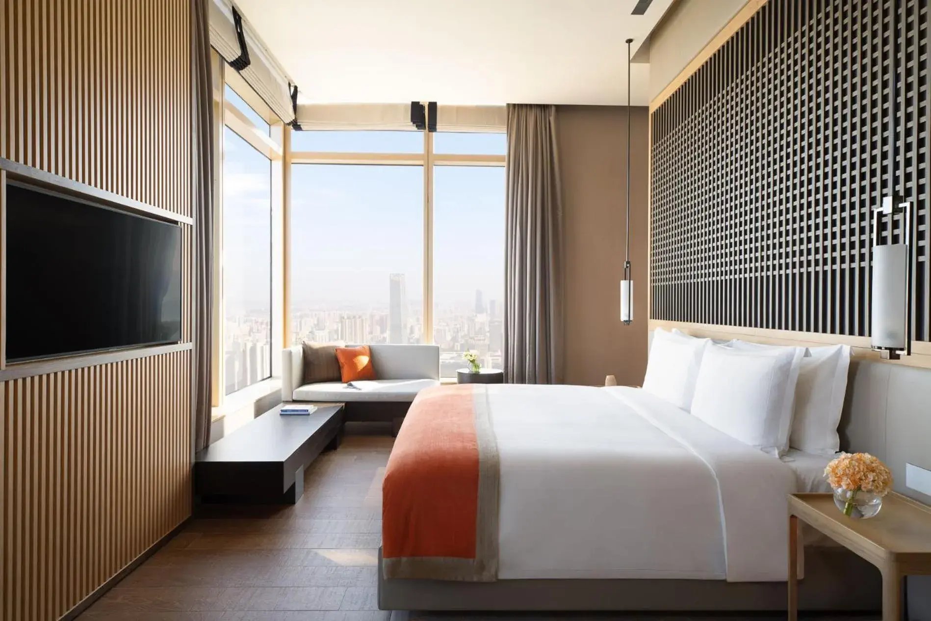 Deluxe Suite in Jumeirah Guangzhou - Complimentary Shuttle Bus to Canton Fair Complex Deluxe Suite in Jumeirah Guangzhou - Complimentary Shuttle Bus to Canton Fair Complex