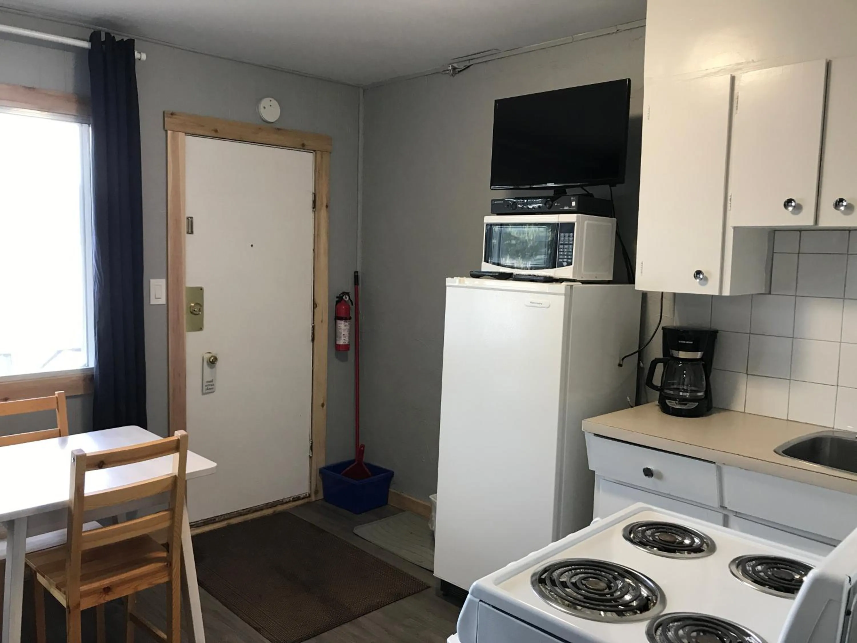 Kitchen or kitchenette in Jasper Way Inn Resort & Campground