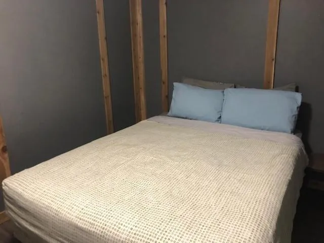 Bed in Jasper Way Inn Resort & Campground