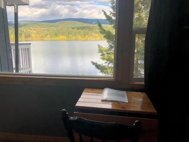 Lake view in Jasper Way Inn Resort & Campground