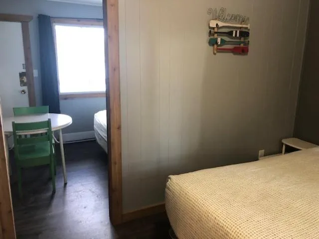 Bed in Jasper Way Inn Resort & Campground