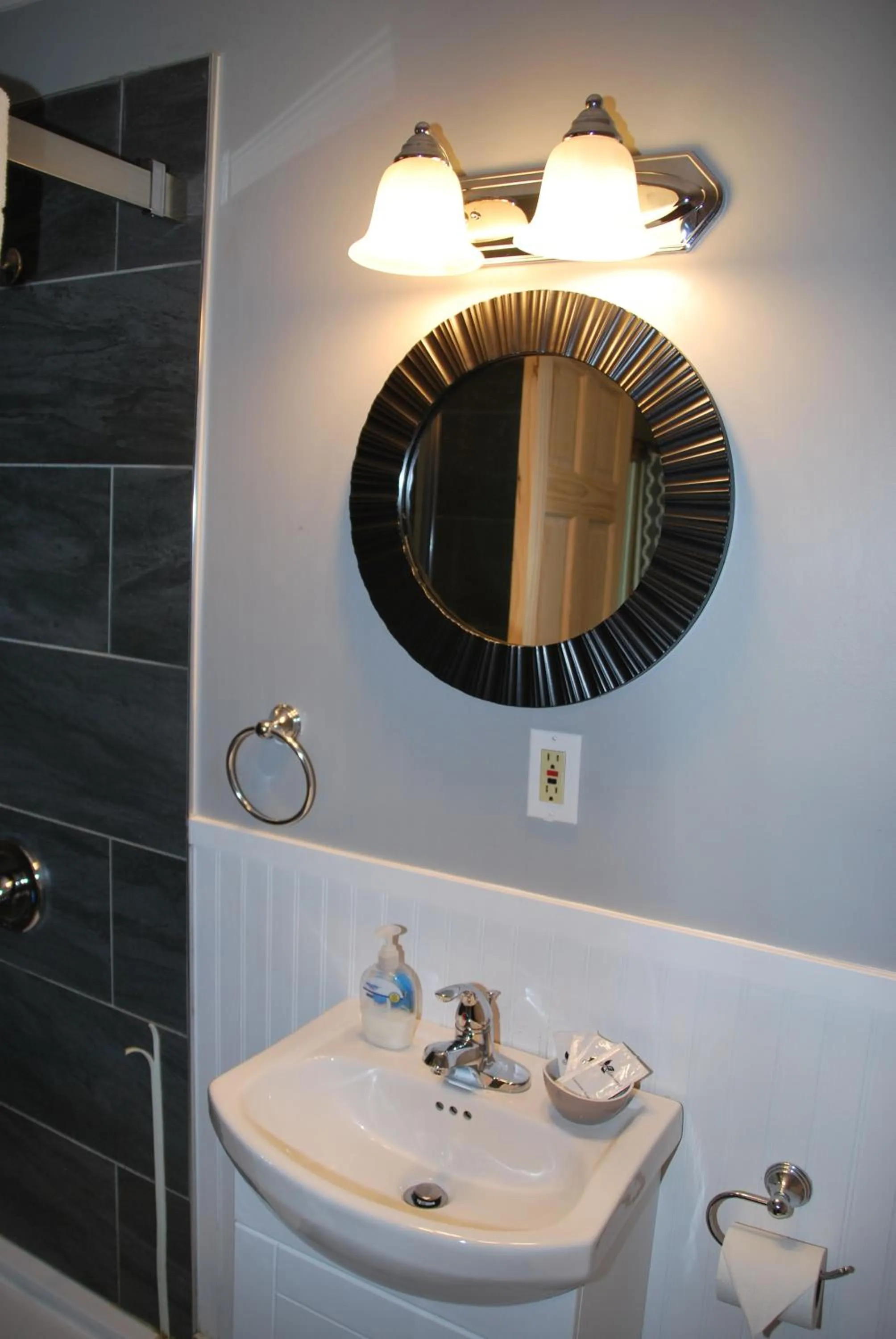 Bathroom in Jasper Way Inn Resort & Campground