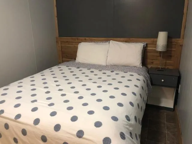 Bed in Jasper Way Inn Resort & Campground