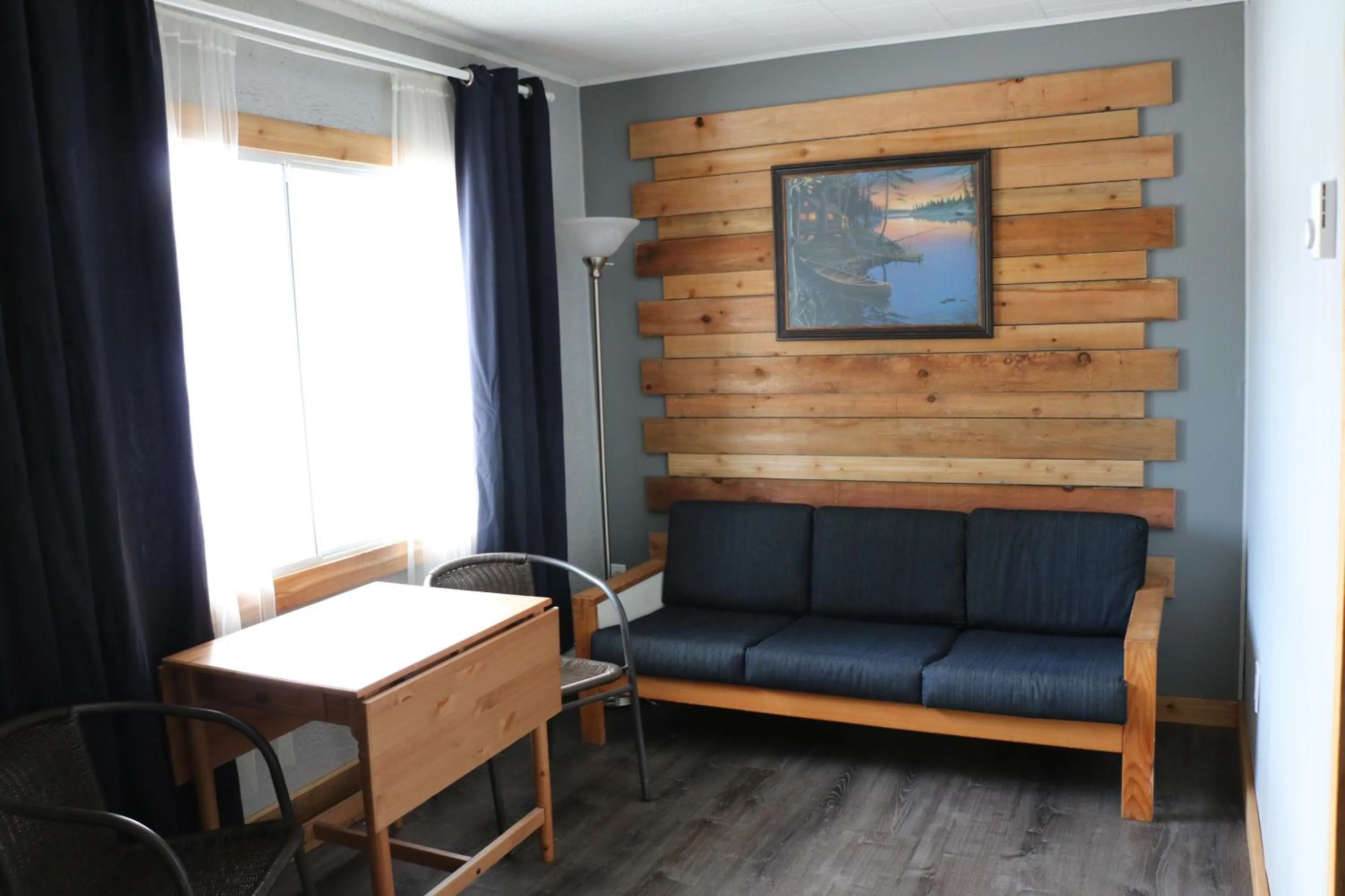 Living room in Jasper Way Inn Resort & Campground