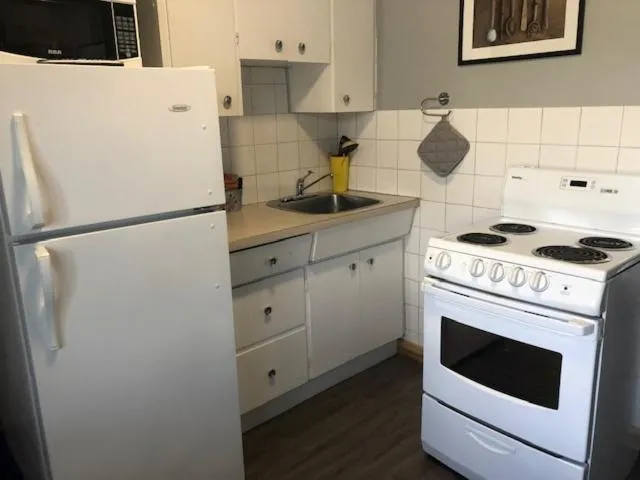 Kitchen or kitchenette in Jasper Way Inn Resort & Campground