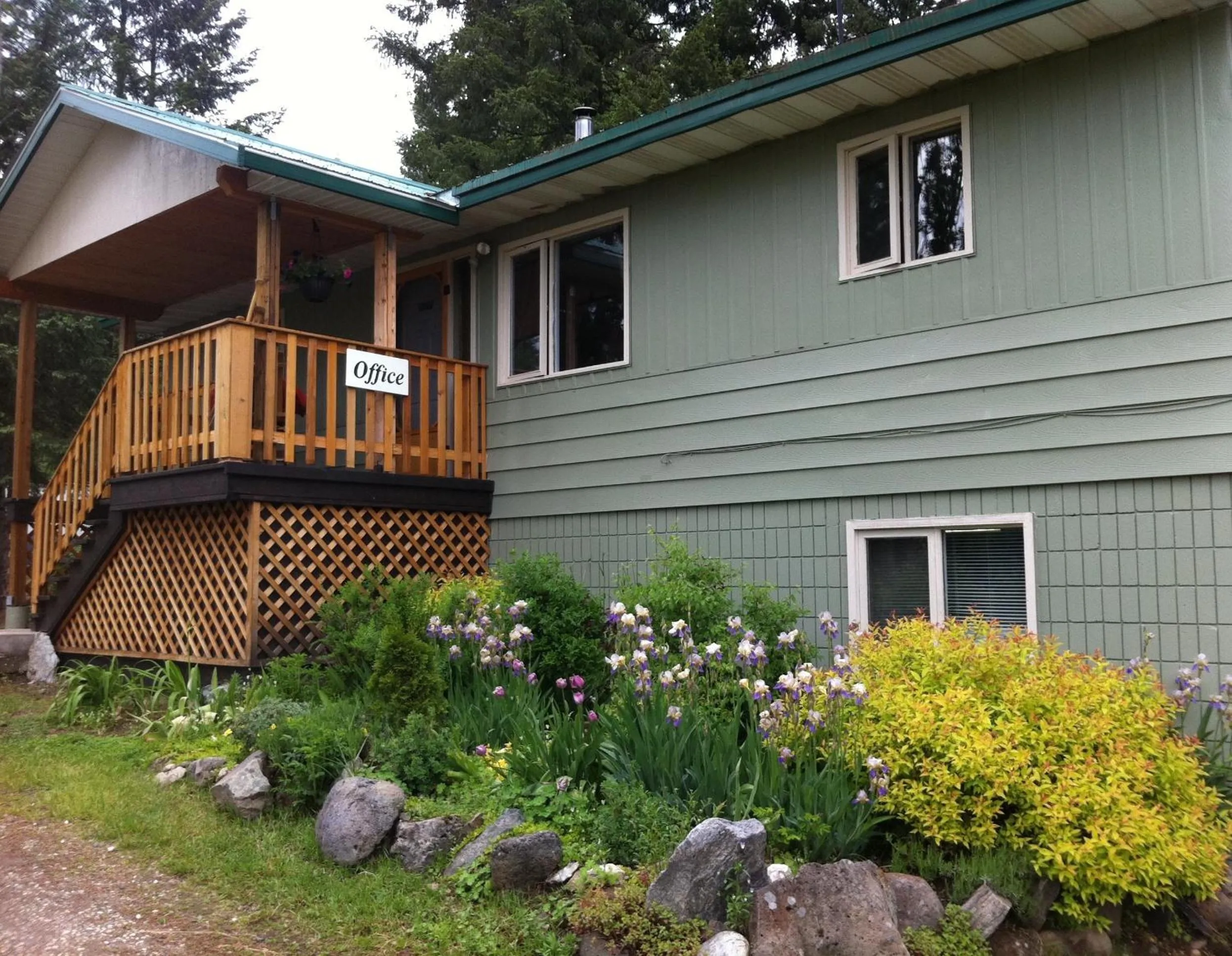 Facade/entrance in Jasper Way Inn Resort & Campground