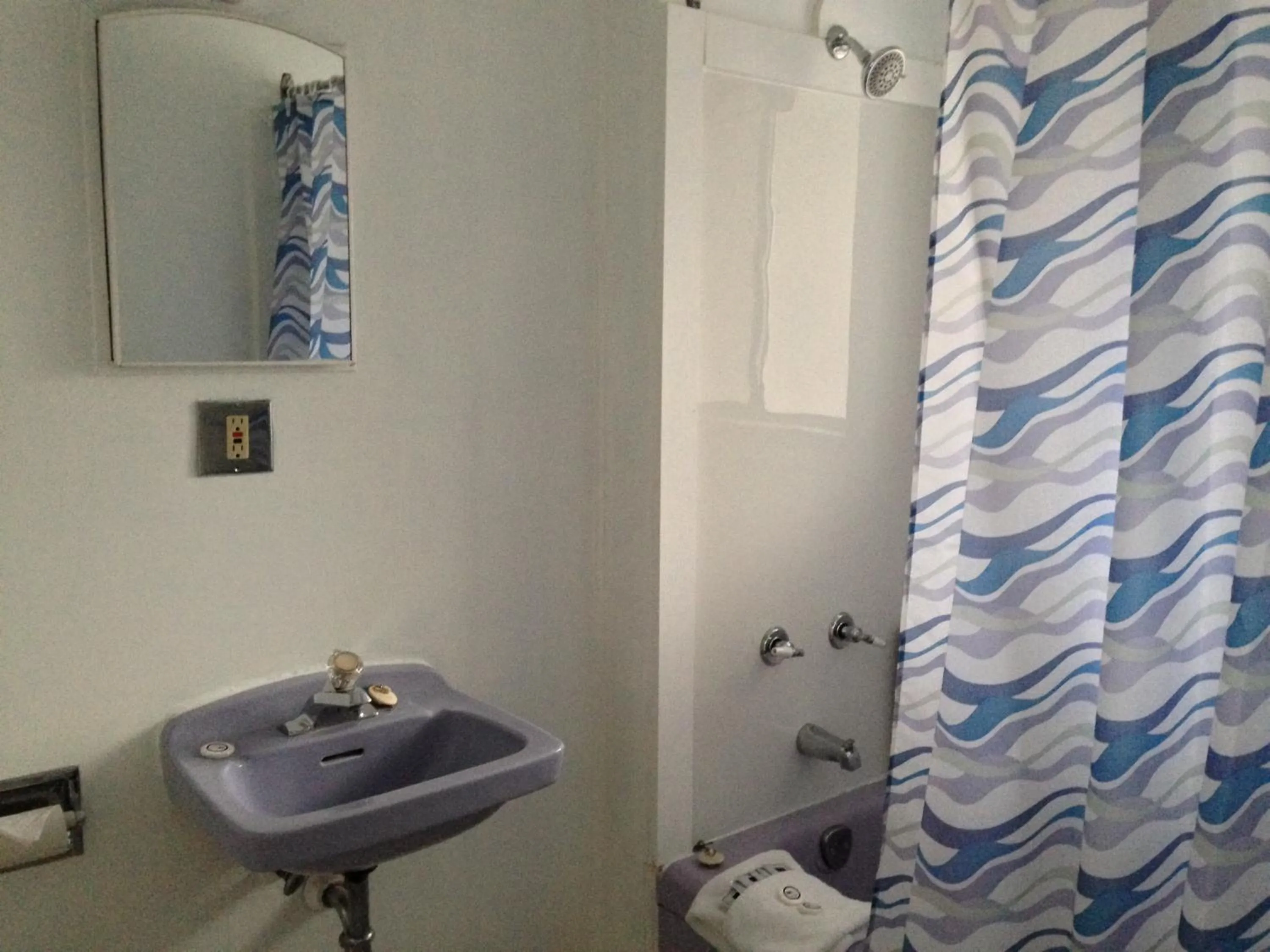 Bathroom in Jasper Way Inn Resort & Campground