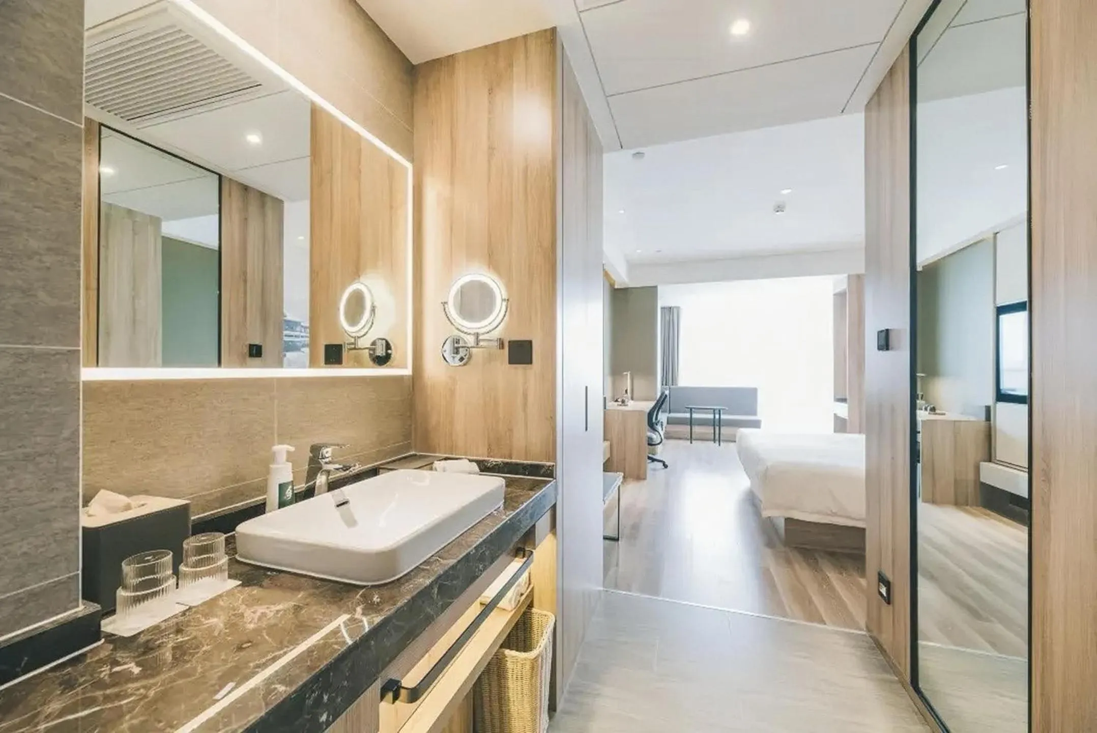 Bathroom, Bed in Atour Hotel Xiaoshan Airport Guali Branch