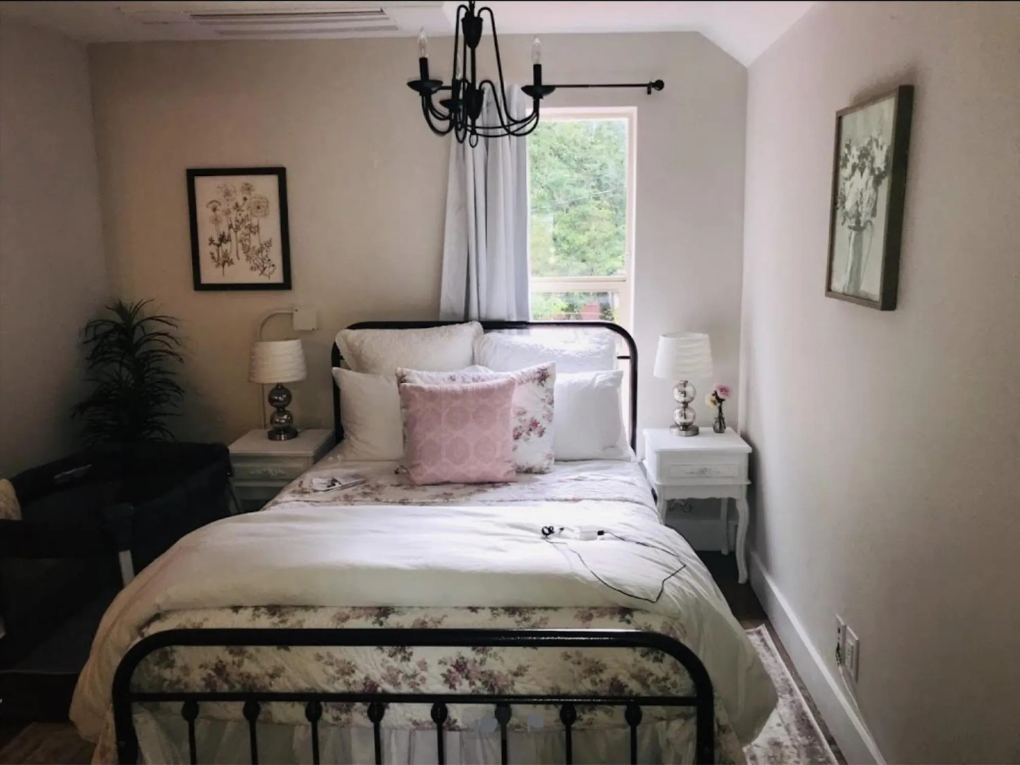 Bedroom, Bed in The Farmhouse Inn & Kitchen, 2 blocks from Downtown Whitefish, Montana