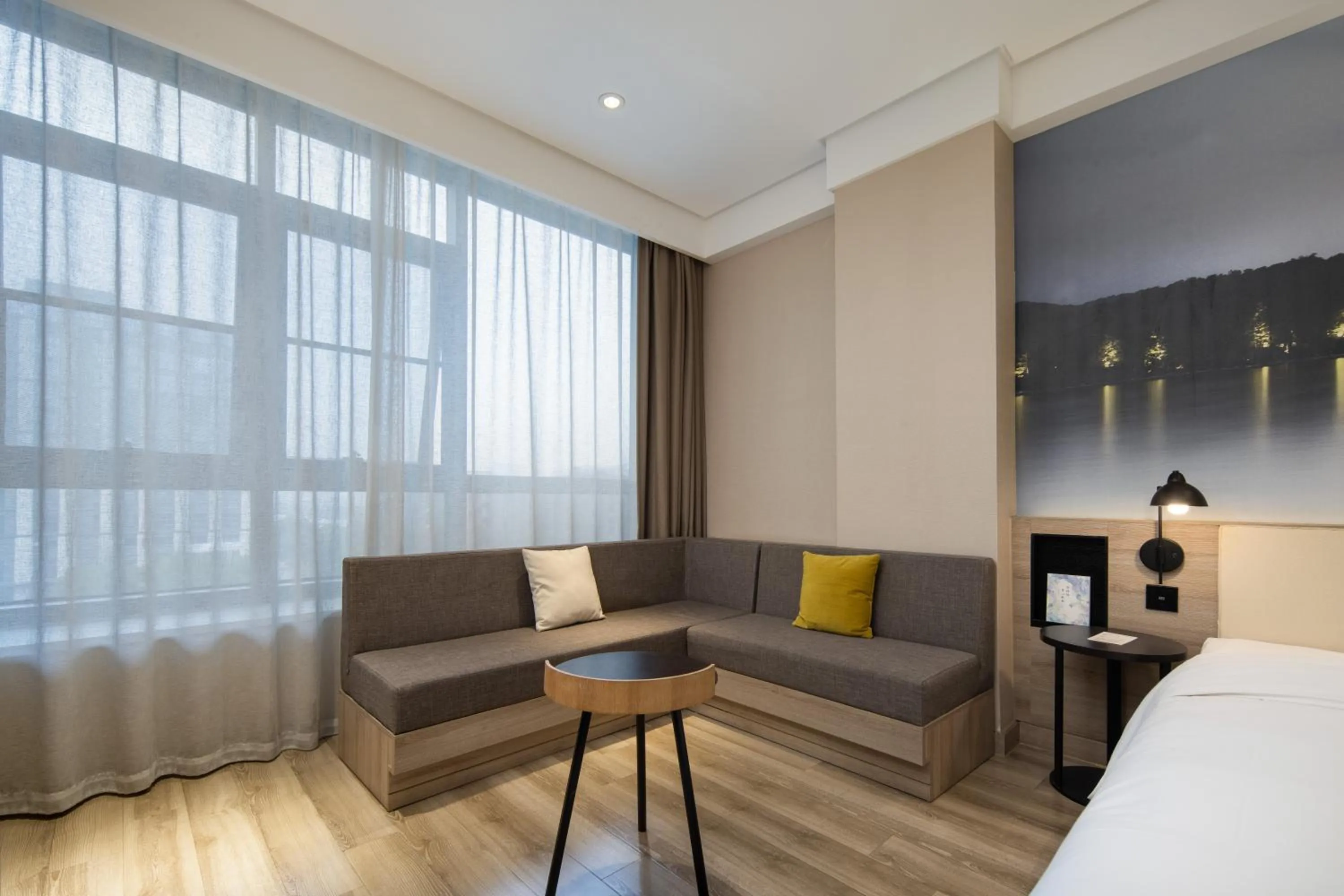 Photo of the whole room, Bed in Atour S Hotel Hangzhou Future Tech City