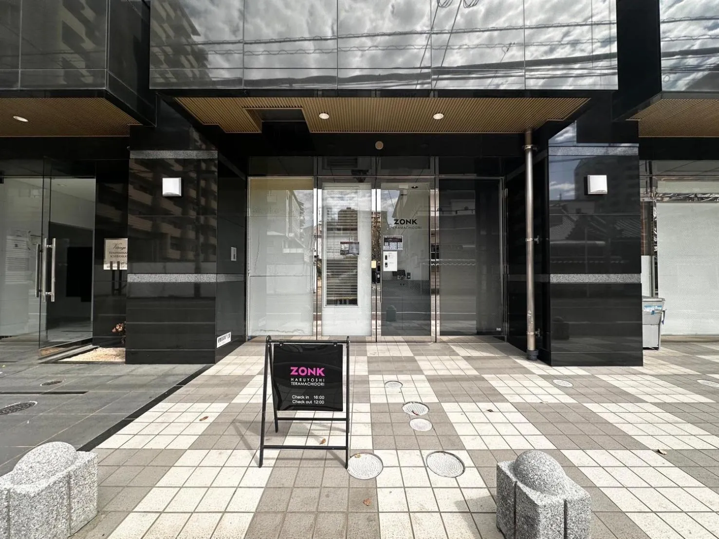 Property building in ZONK HOTEL Haruyoshi-Teramachidori