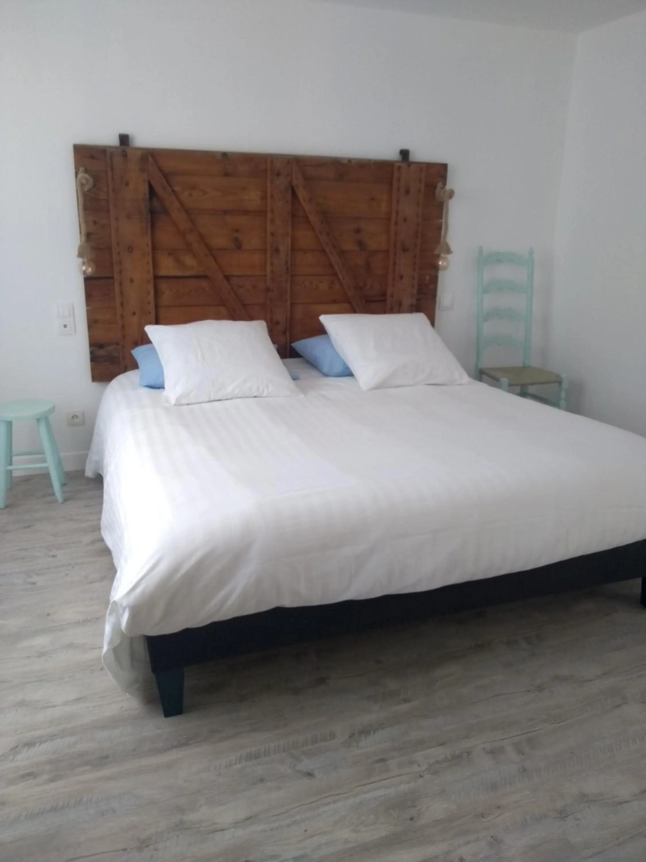 Photo of the whole room, Bed in La maison de pescate
