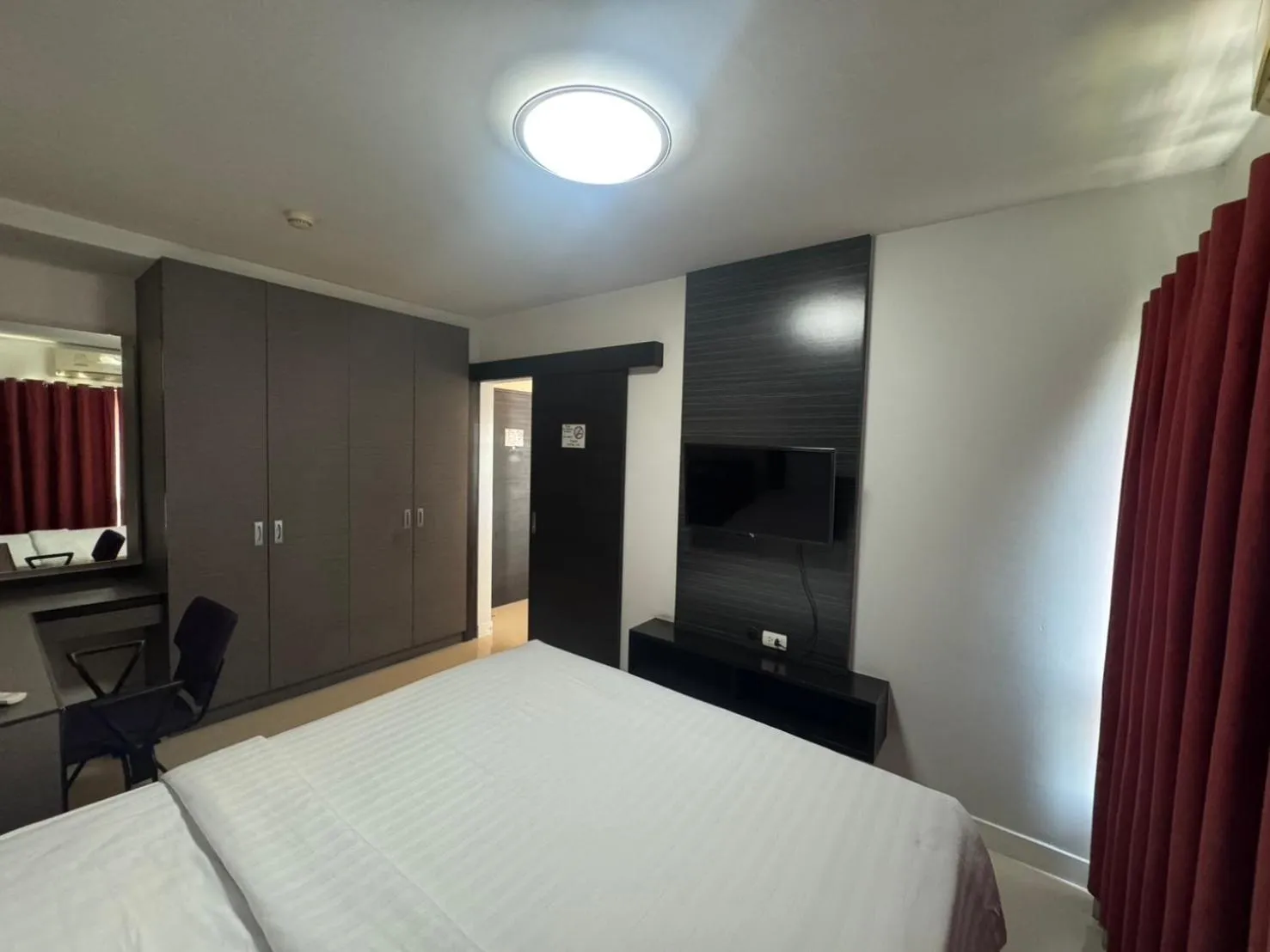 Bedroom, Bed in Palette Bella B All Suites Bangkok Hotel