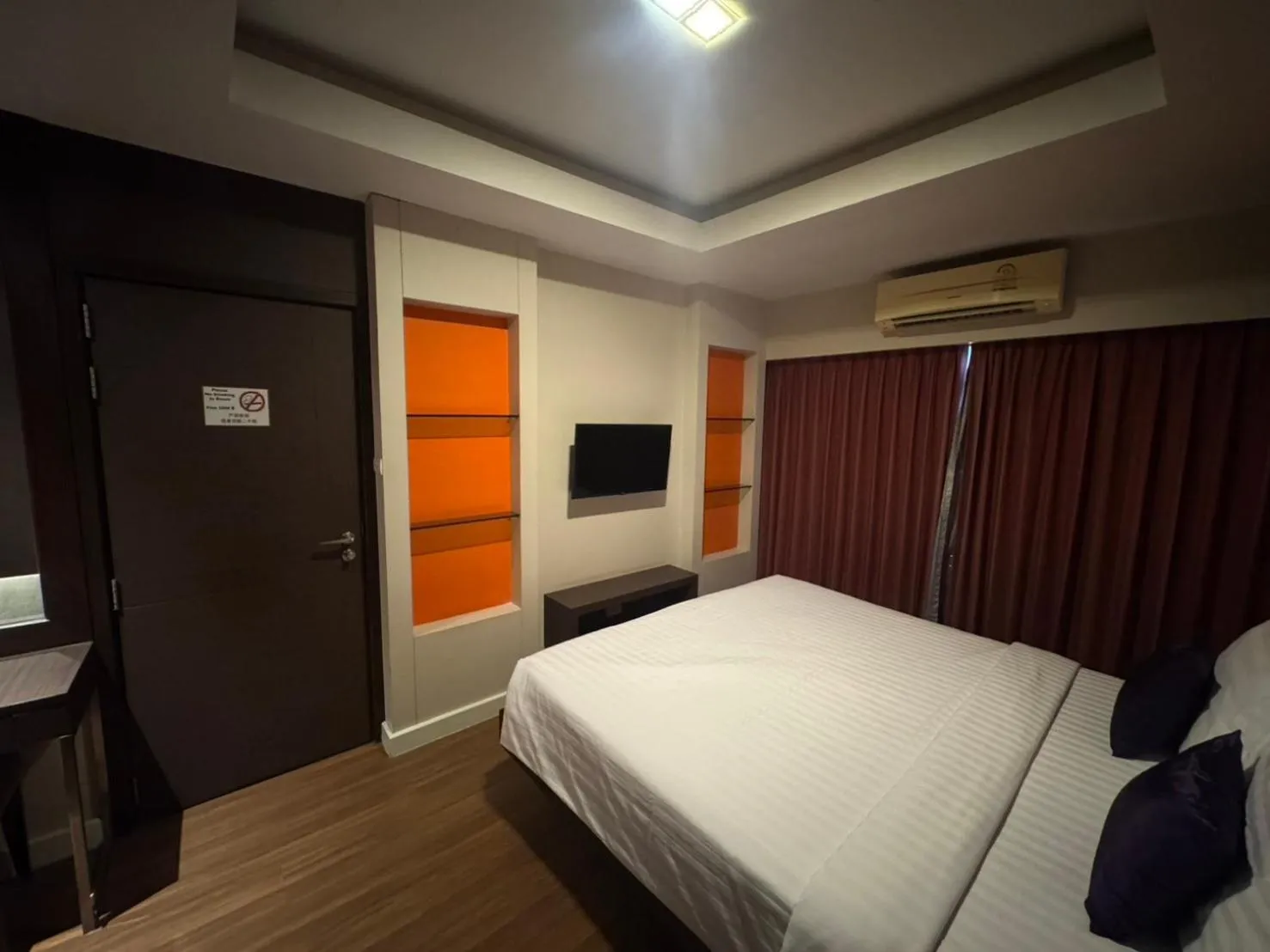 Bedroom, Bed in Palette Bella B All Suites Bangkok Hotel