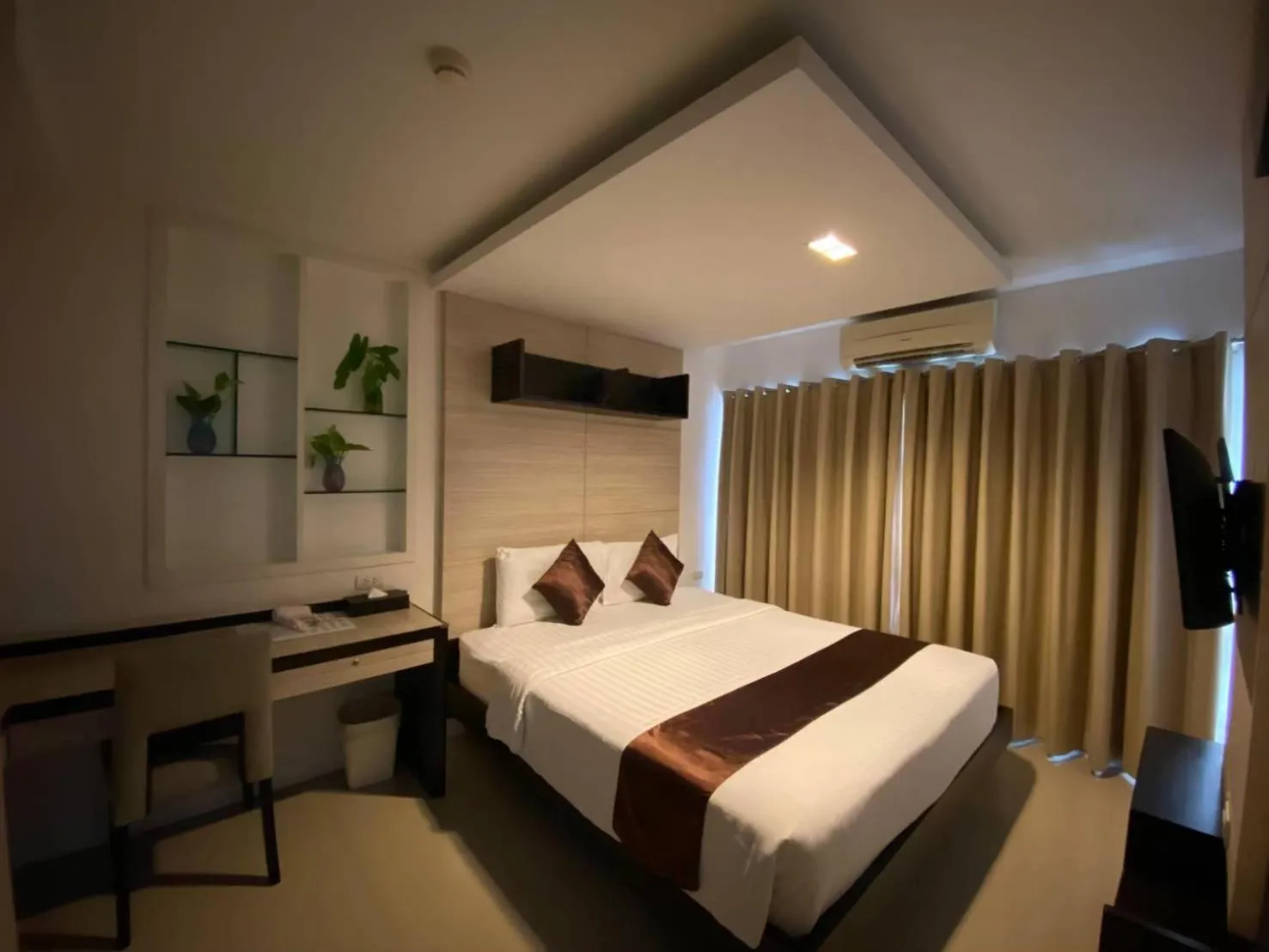 Large Double or Twin Room in Palette Bella B All Suites Bangkok Hotel