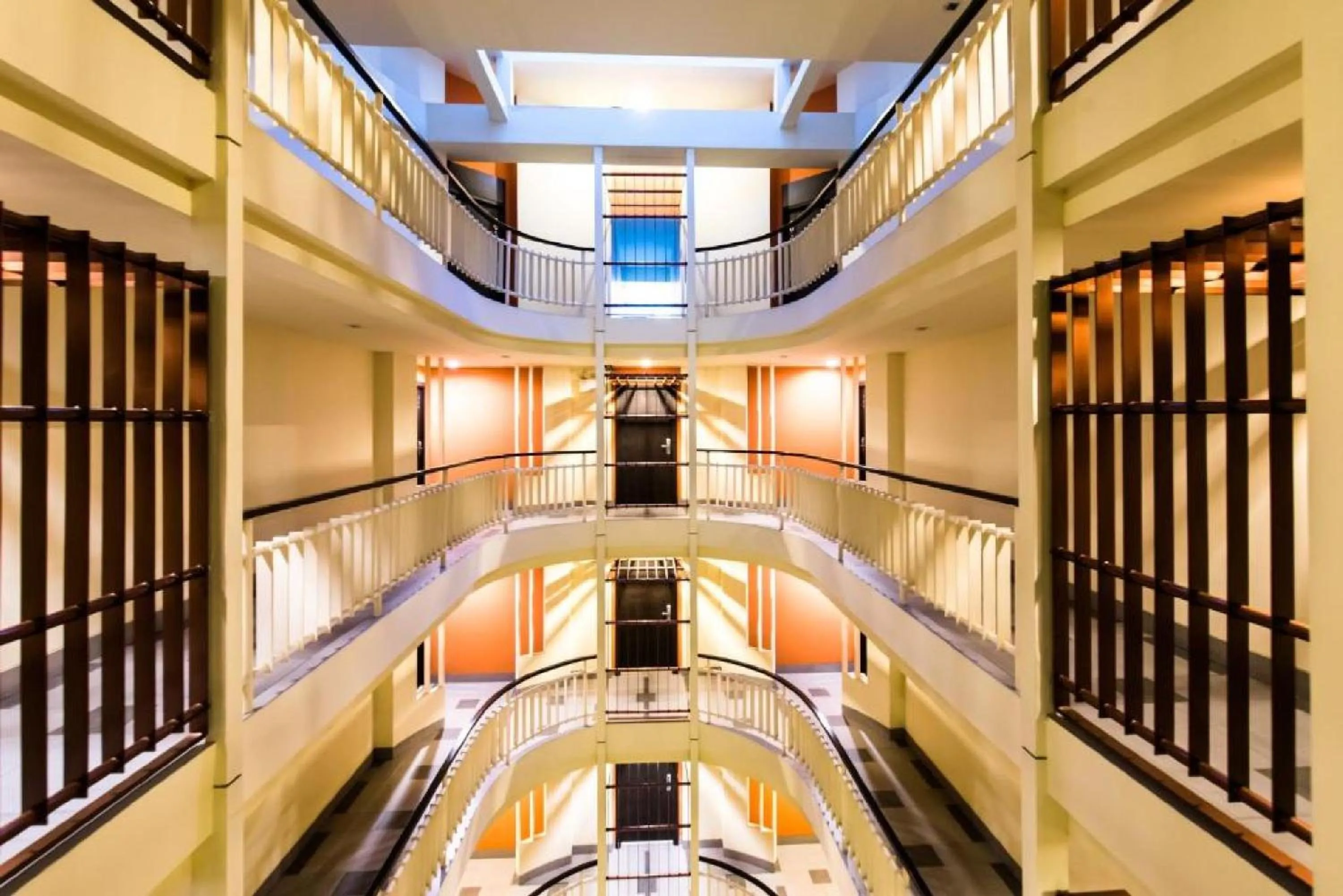 Lobby or reception in Palette Bella B All Suites Bangkok Hotel