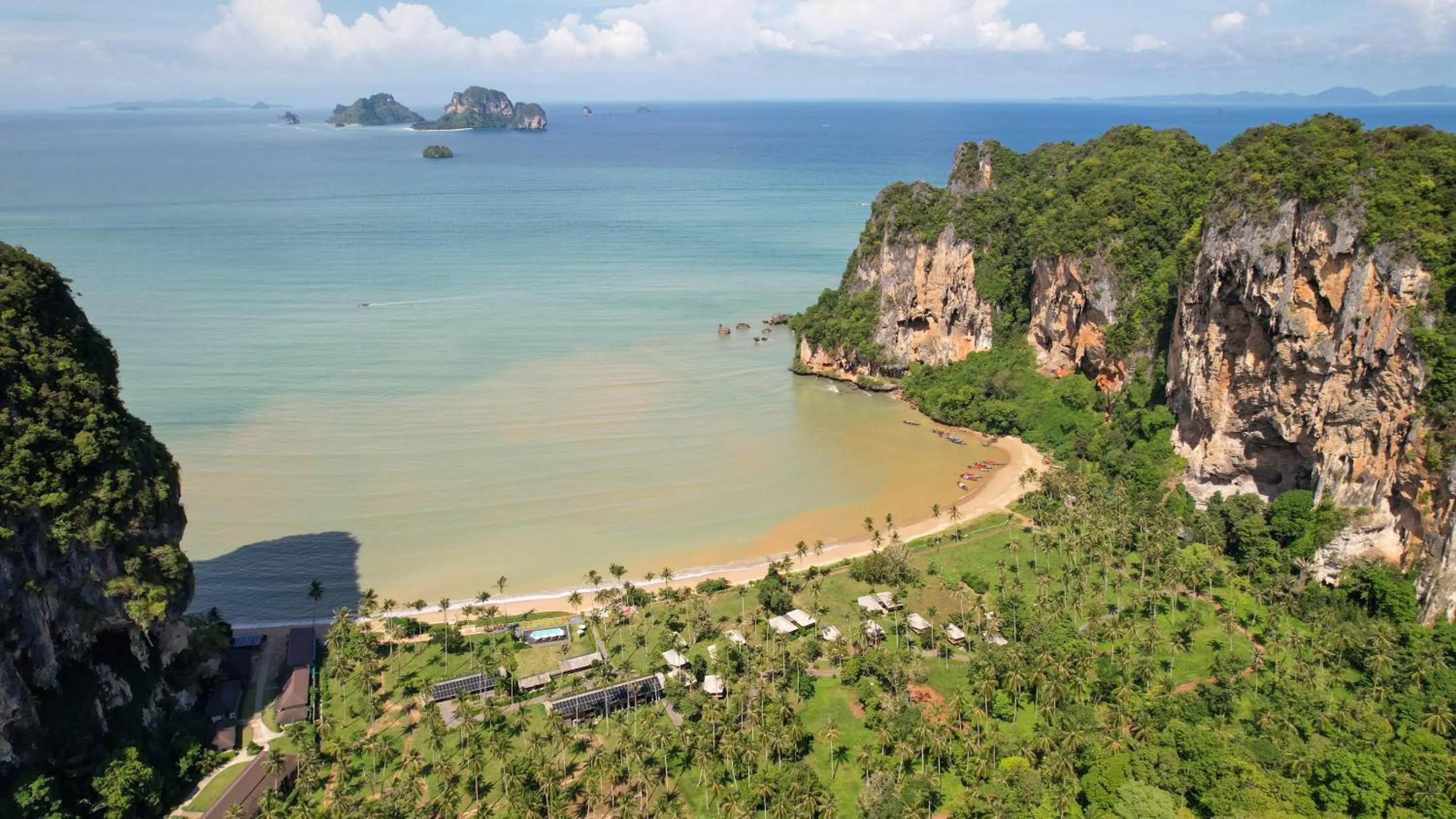 Nearby landmark in Tinidee Hideaway Tonsai Beach Krabi