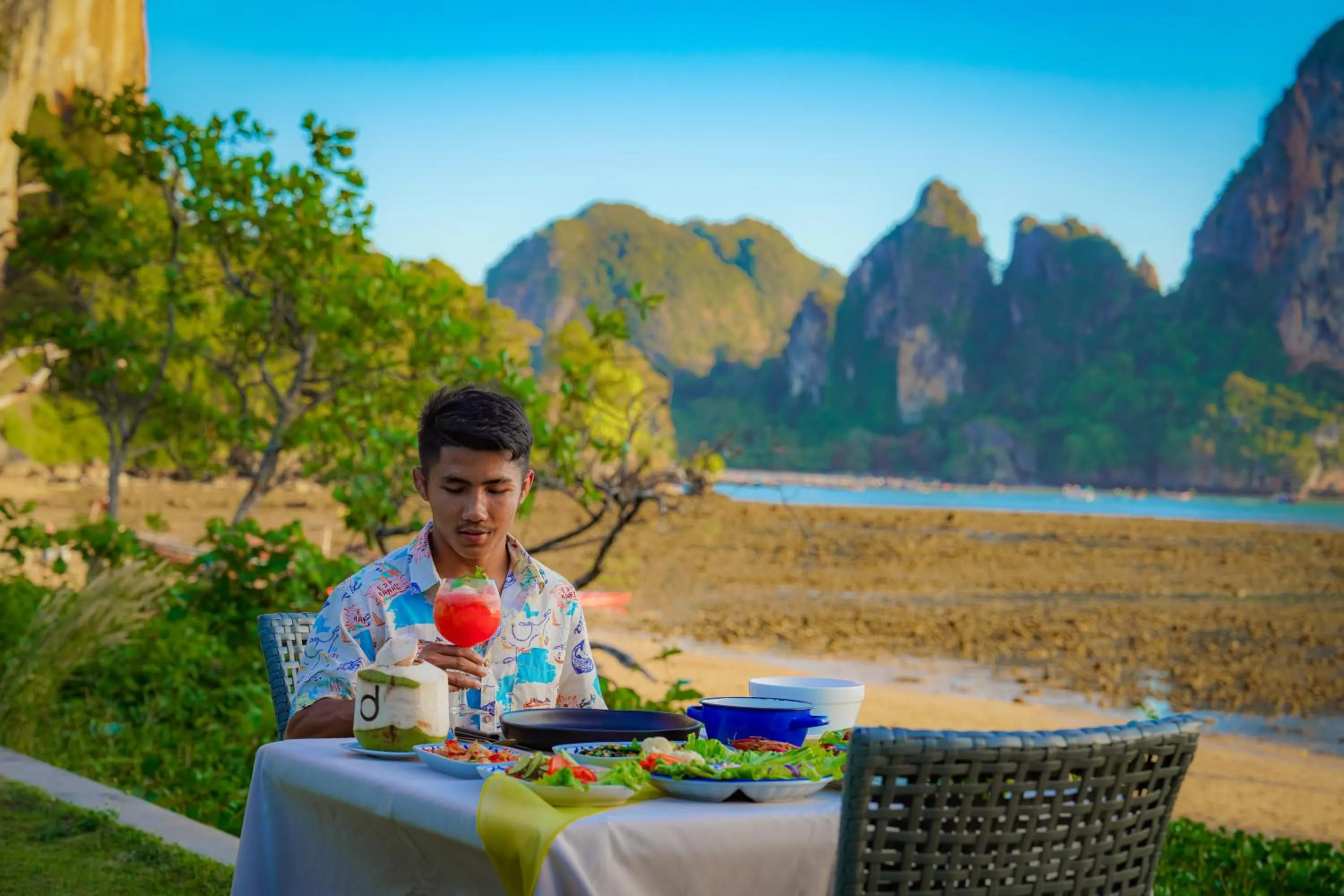 Restaurant/places to eat in Tinidee Hideaway Tonsai Beach Krabi