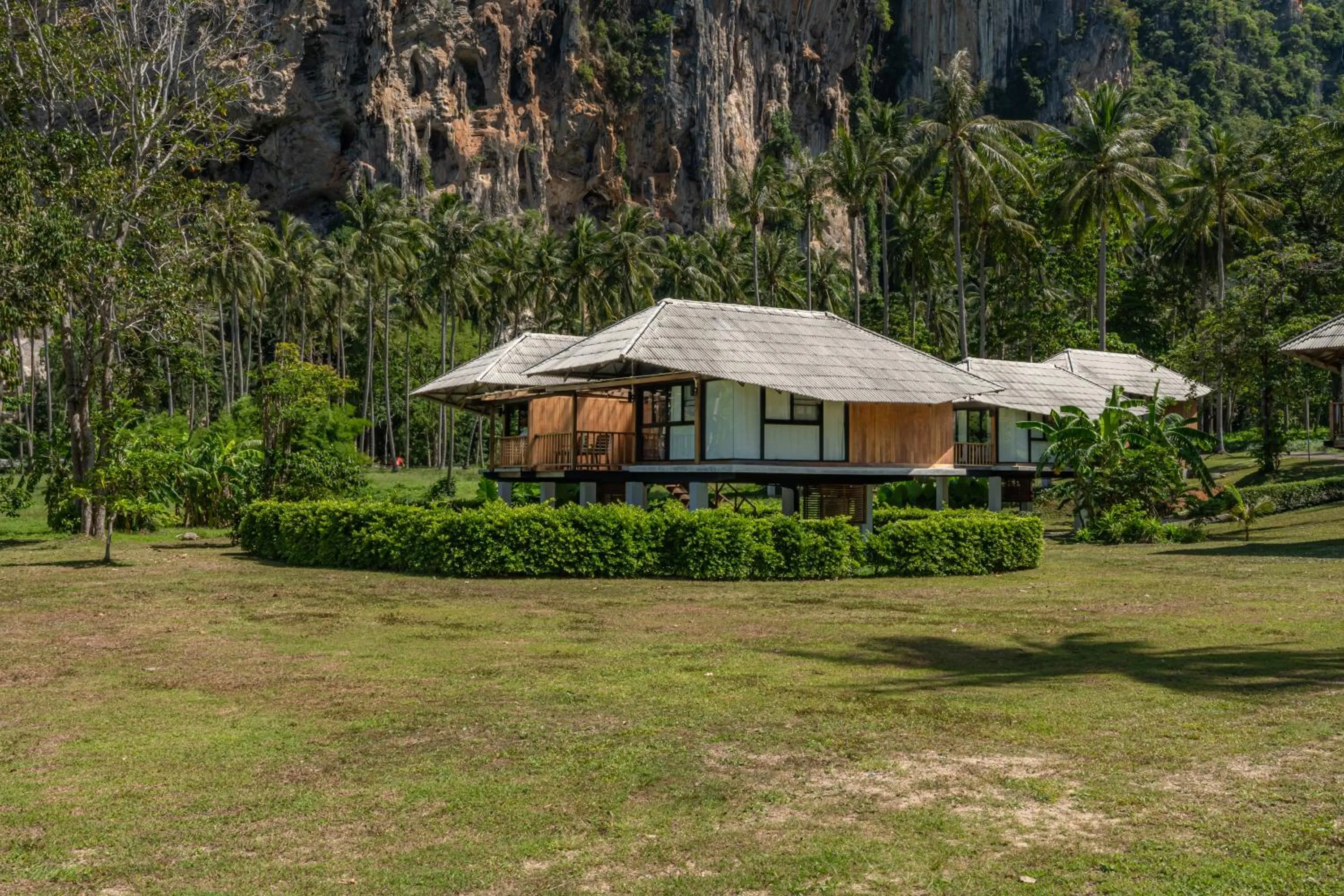 Property building in Tinidee Hideaway Tonsai Beach Krabi