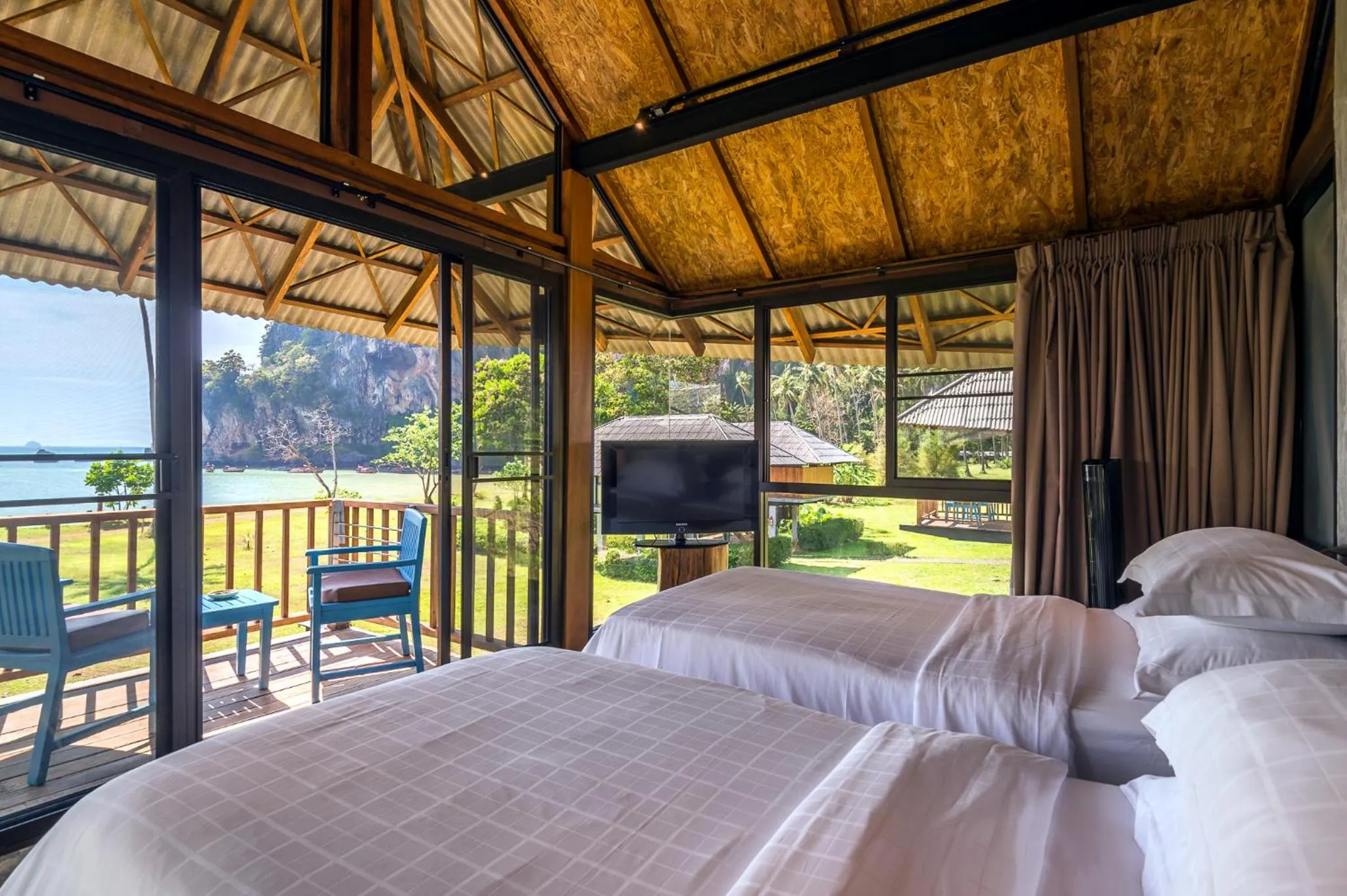 View (from property/room), Bed in Tinidee Hideaway Tonsai Beach Krabi