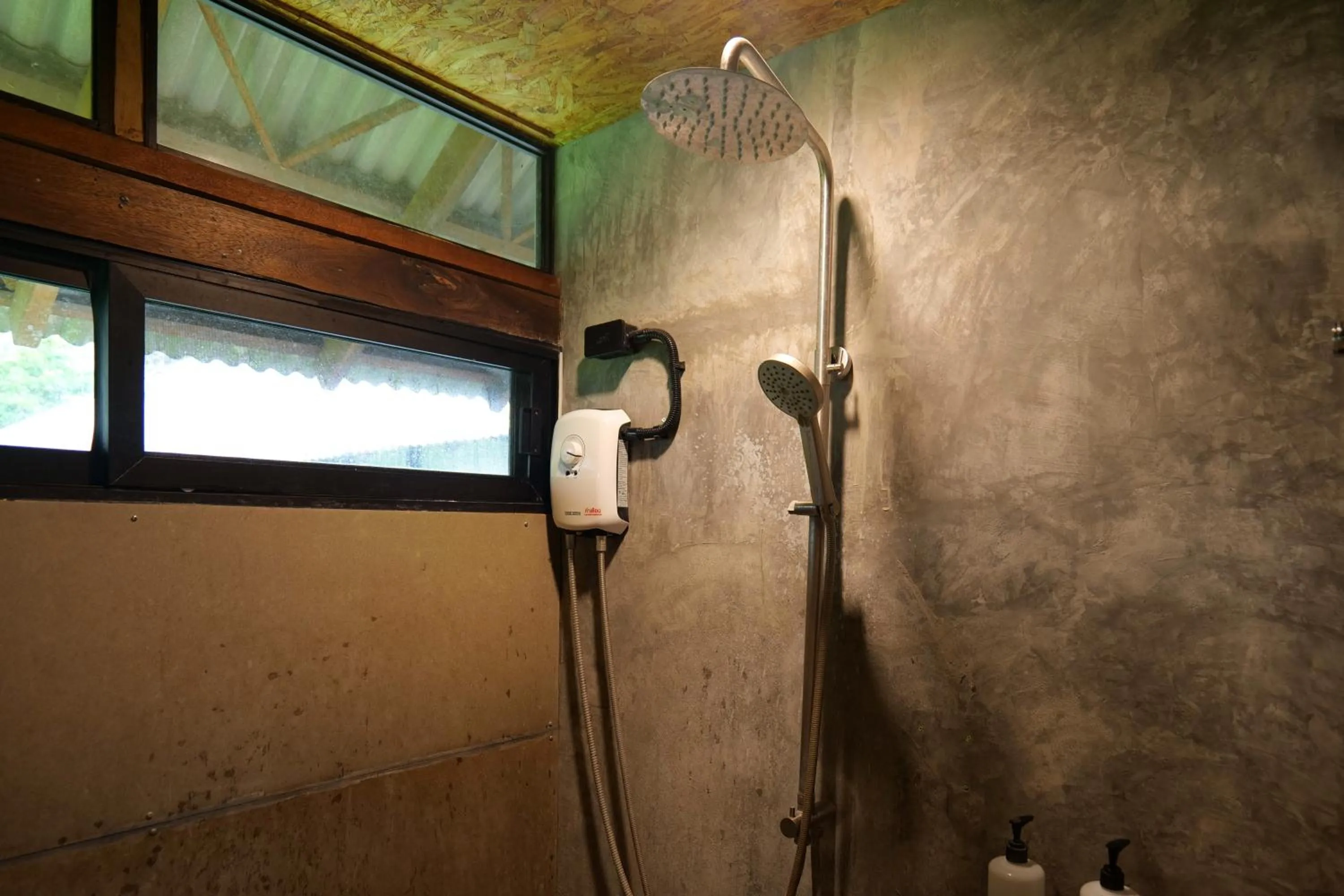 Bath in Tinidee Hideaway Tonsai Beach Krabi