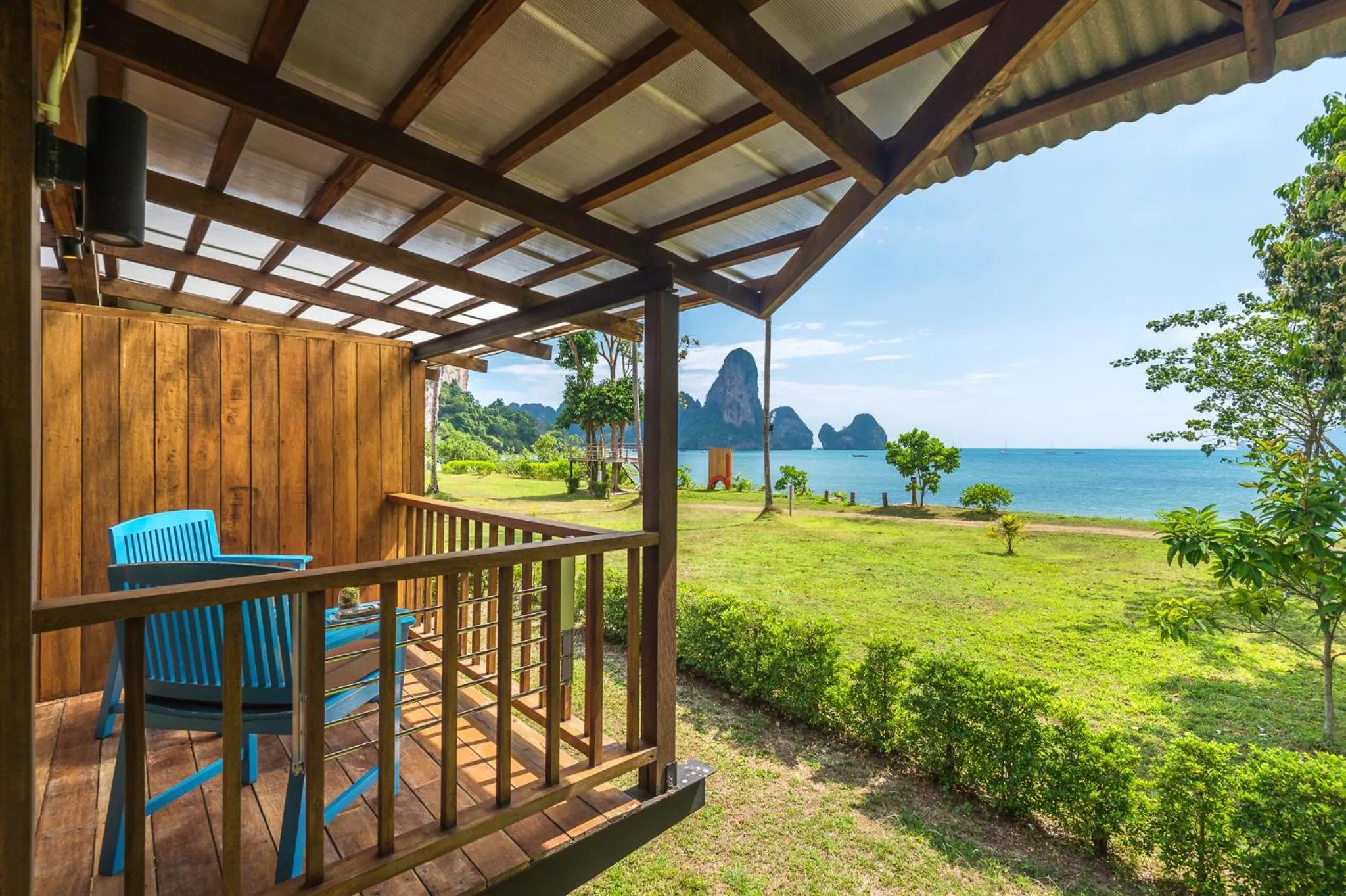 Patio in Tinidee Hideaway Tonsai Beach Krabi