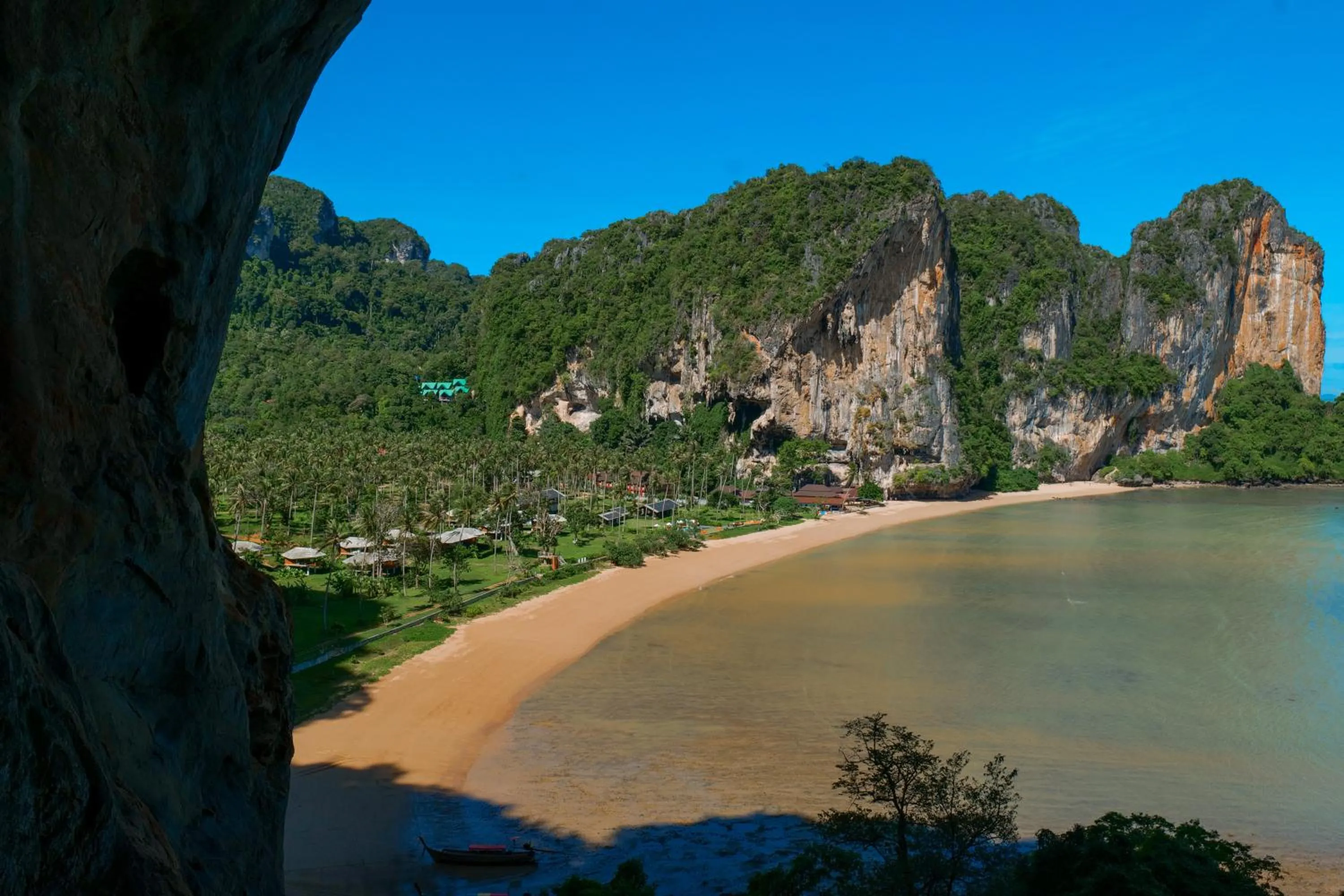 Property building in Tinidee Hideaway Tonsai Beach Krabi