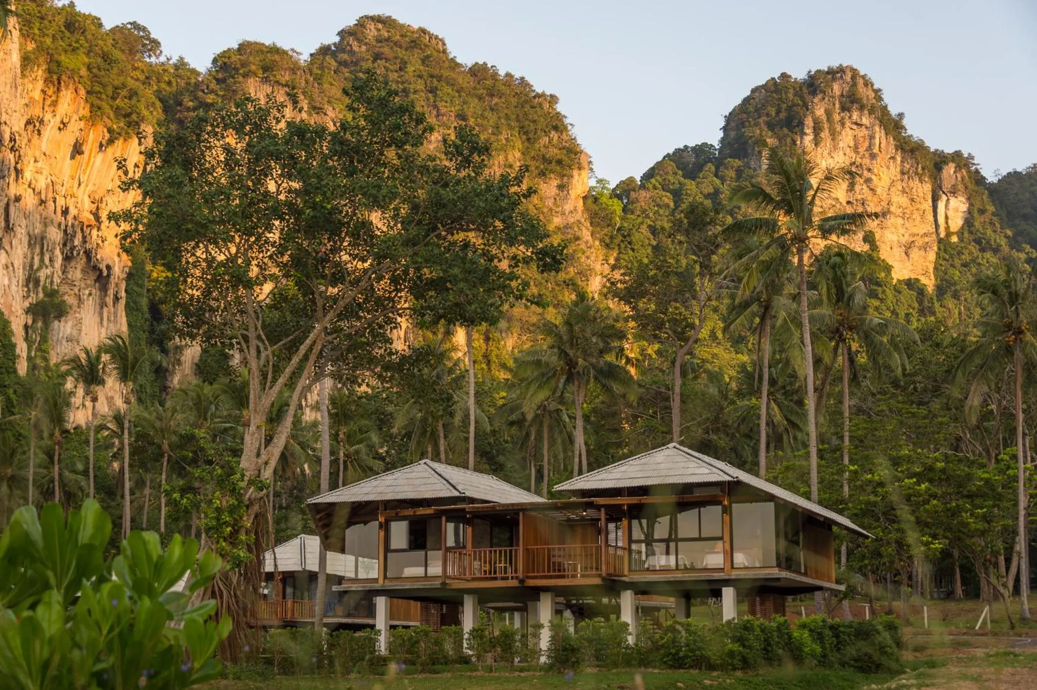 Property building in Tinidee Hideaway Tonsai Beach Krabi