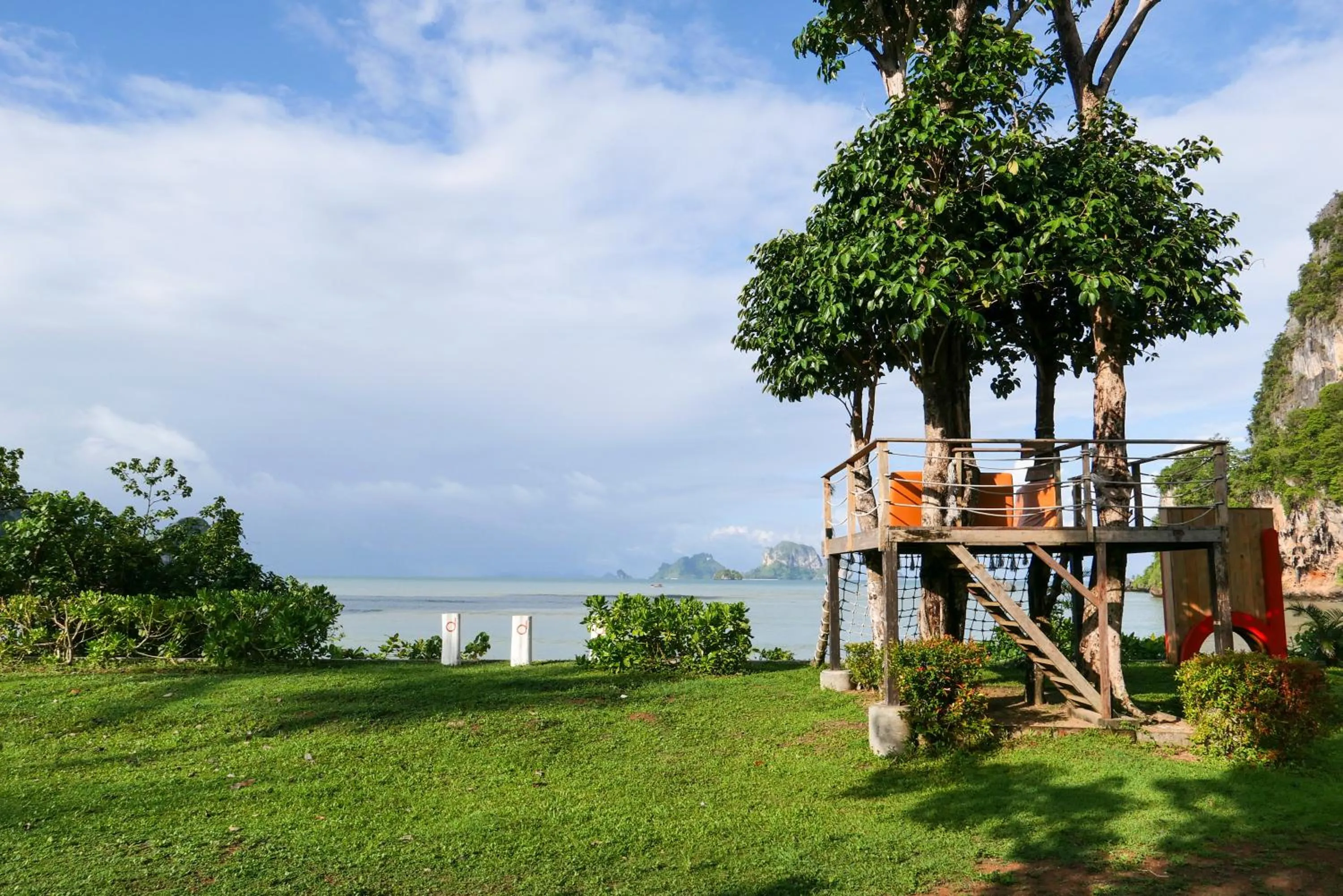 Nearby landmark in Tinidee Hideaway Tonsai Beach Krabi