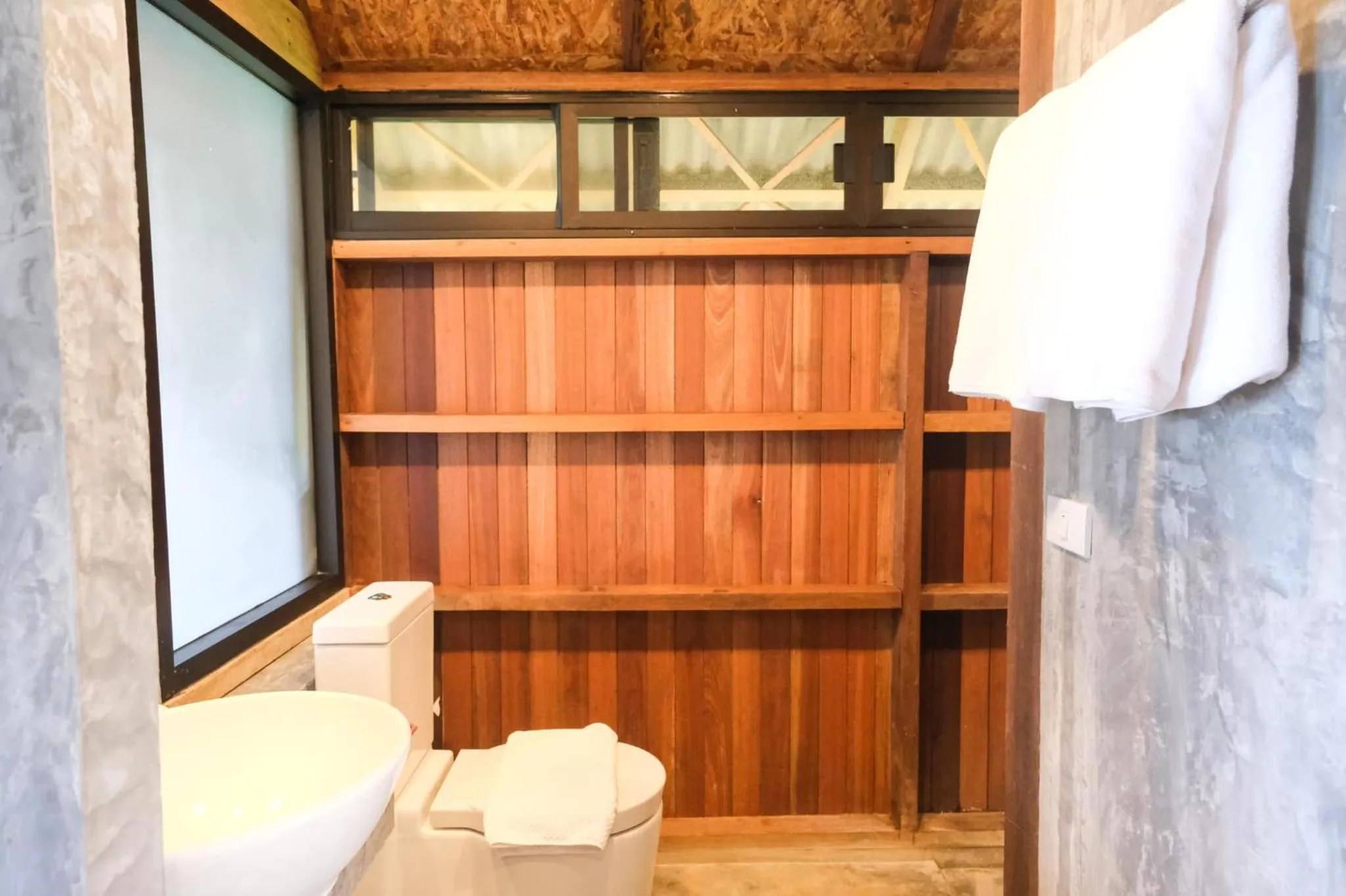 Bathroom in Tinidee Hideaway Tonsai Beach Krabi