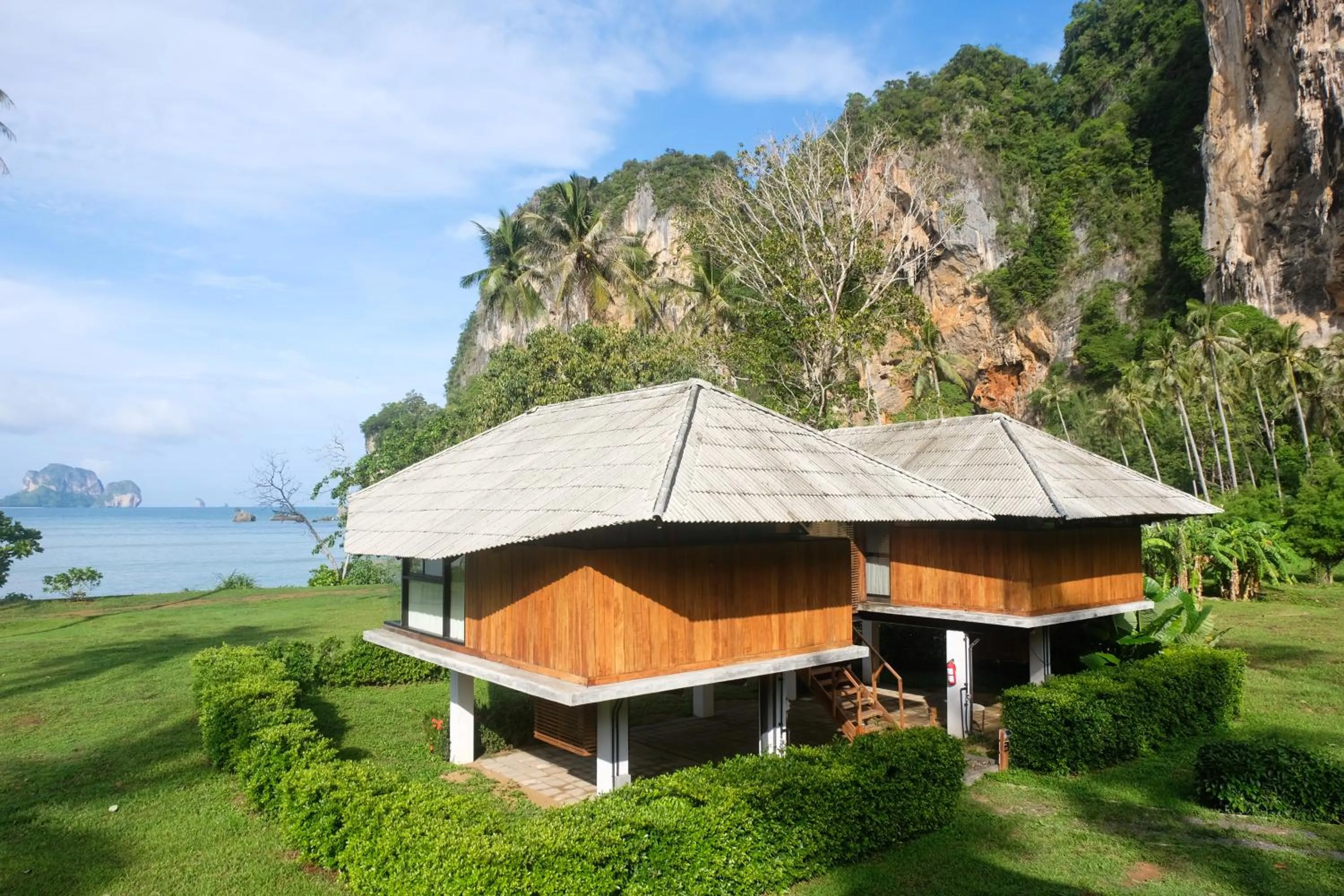 Property building in Tinidee Hideaway Tonsai Beach Krabi