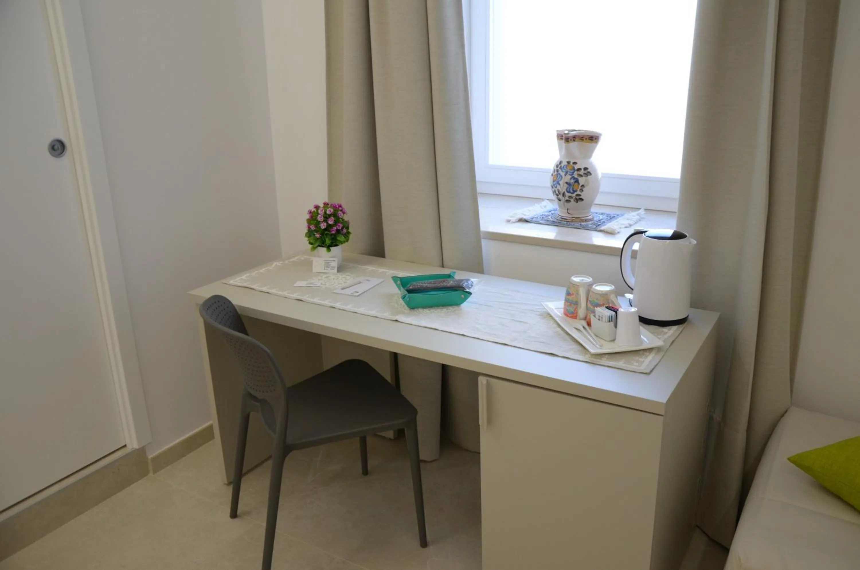 Photo of the whole room in In & Out Matera