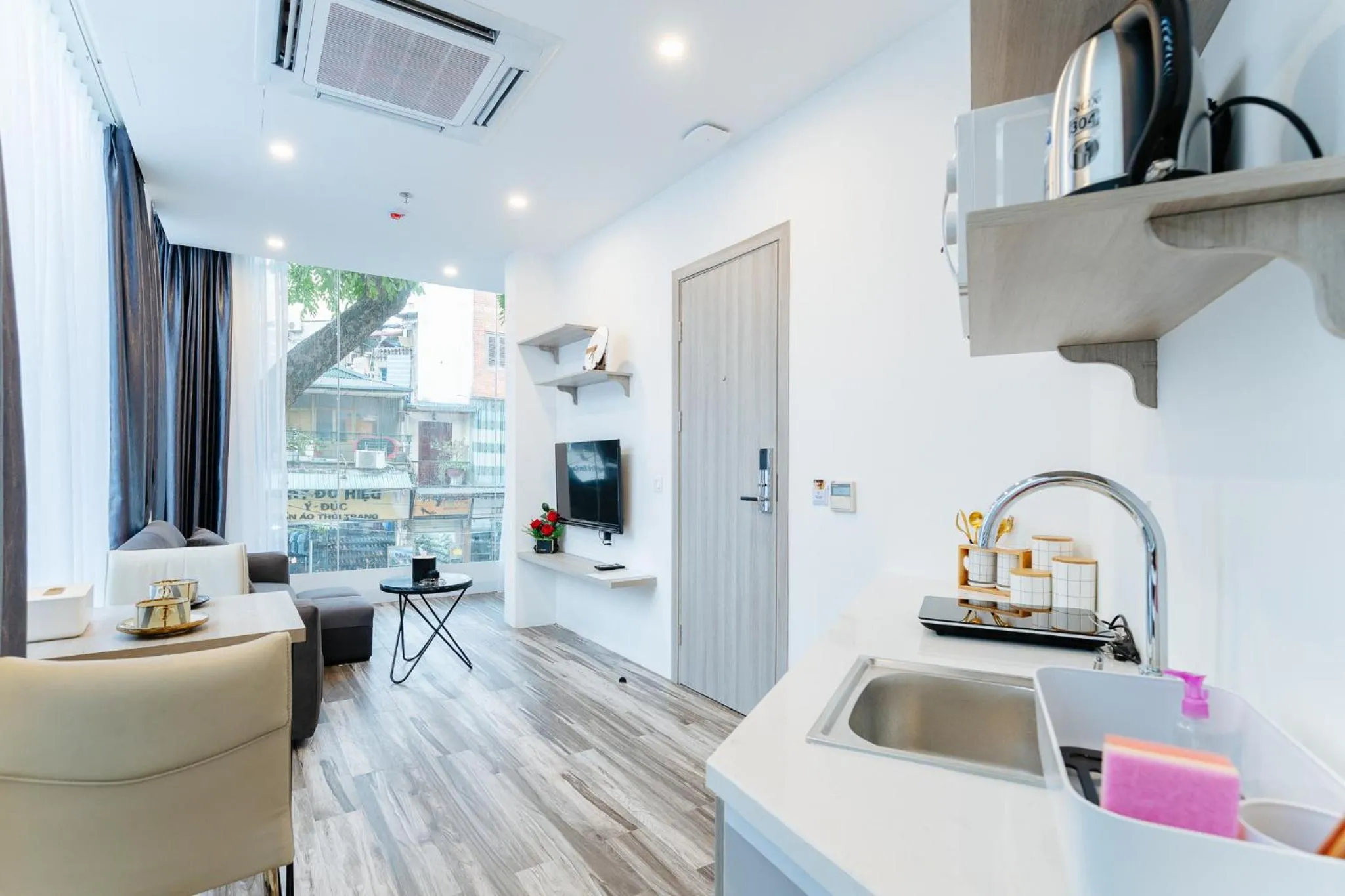 Living room in Su Casa Hanoi Old Quarter