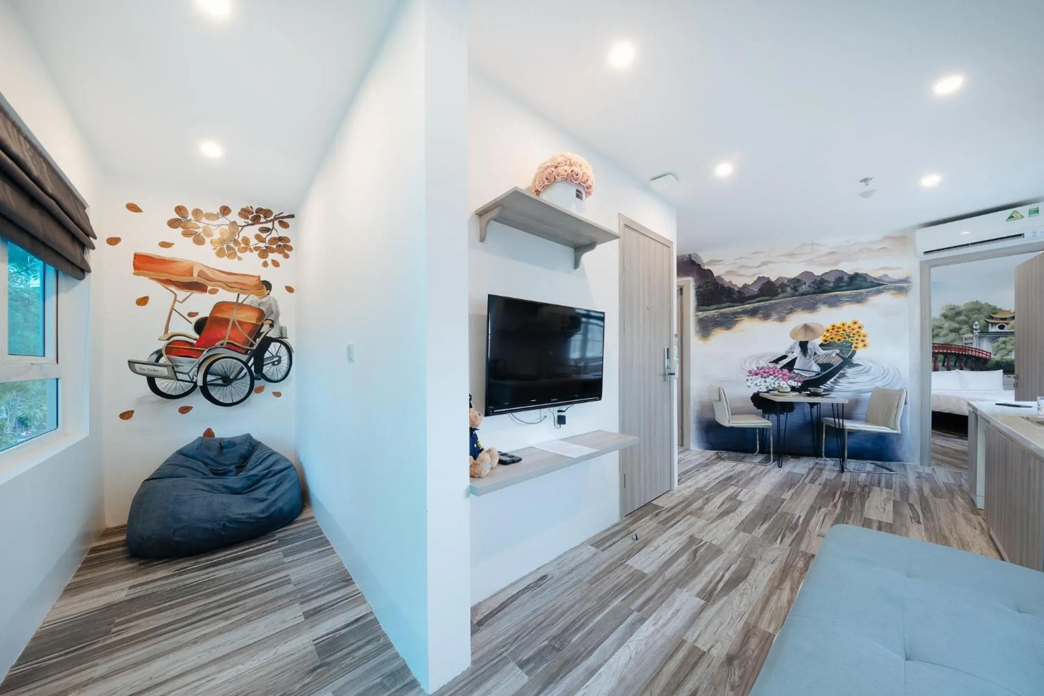 Communal lounge/ TV room in Su Casa Hanoi Old Quarter