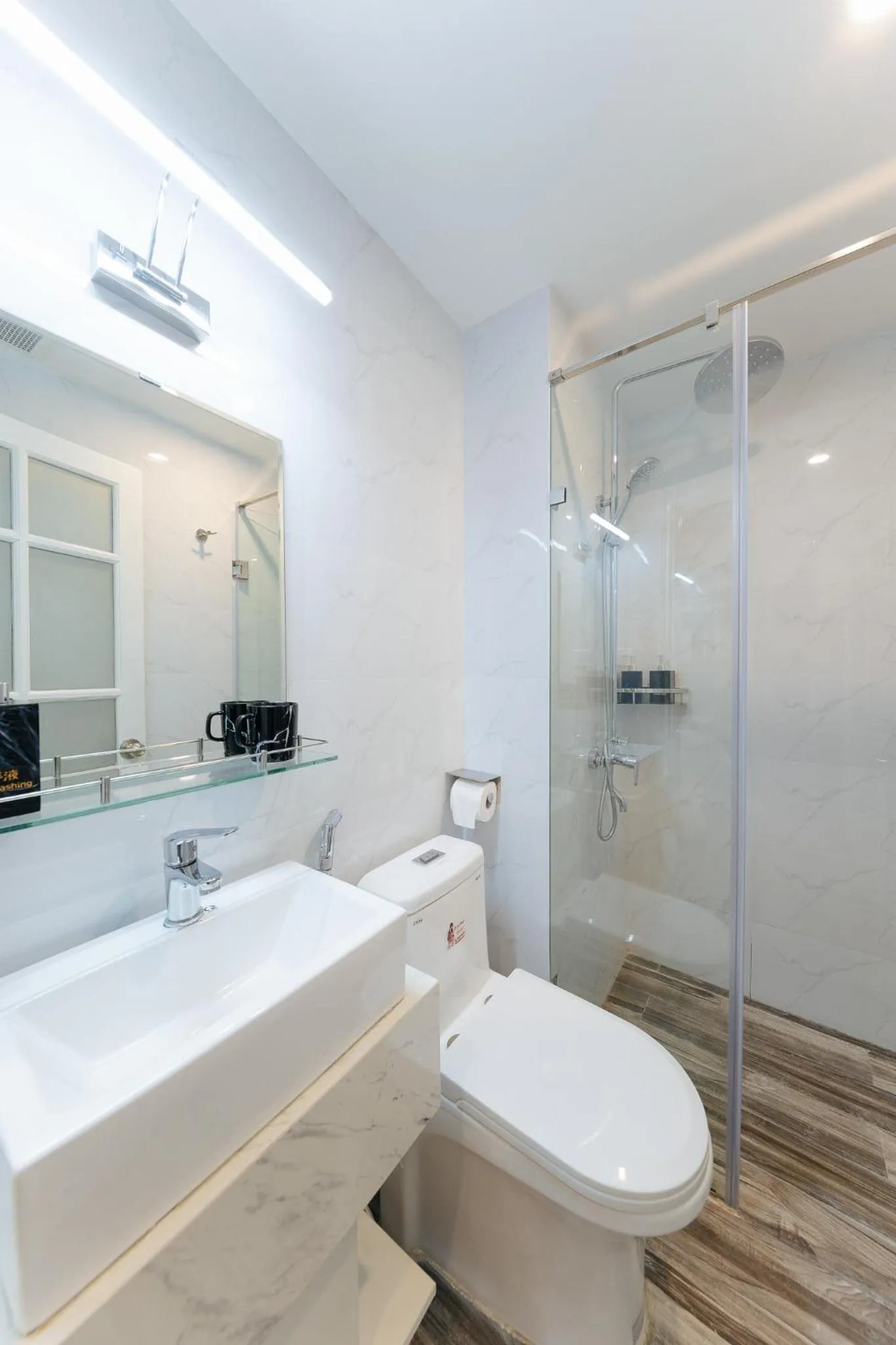 Shower in Su Casa Hanoi Old Quarter