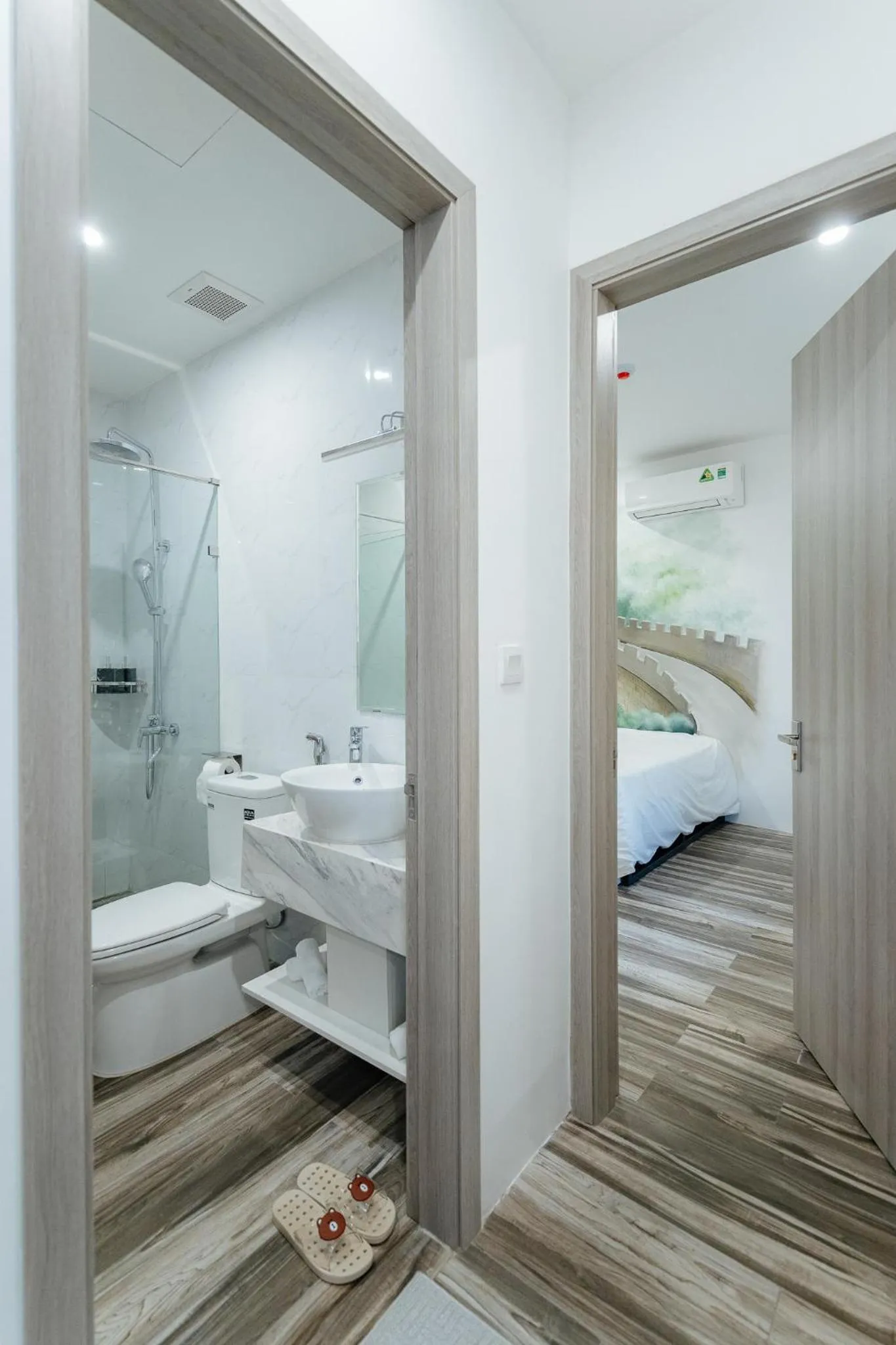 Toilet, Bed in Su Casa Hanoi Old Quarter