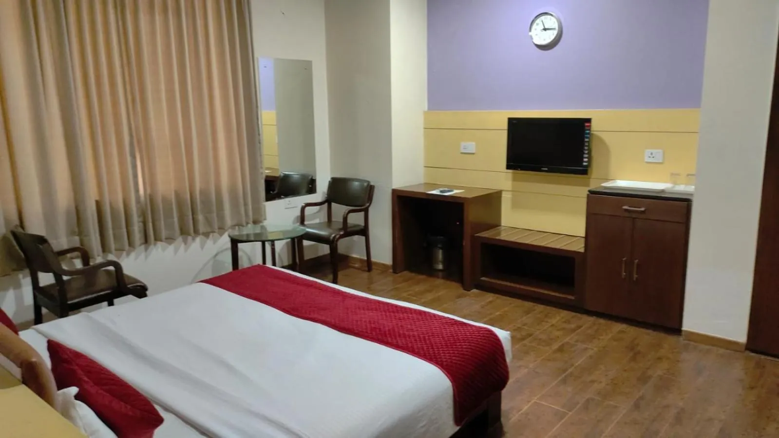 Bed in HOTEL NANGIS PRIDE