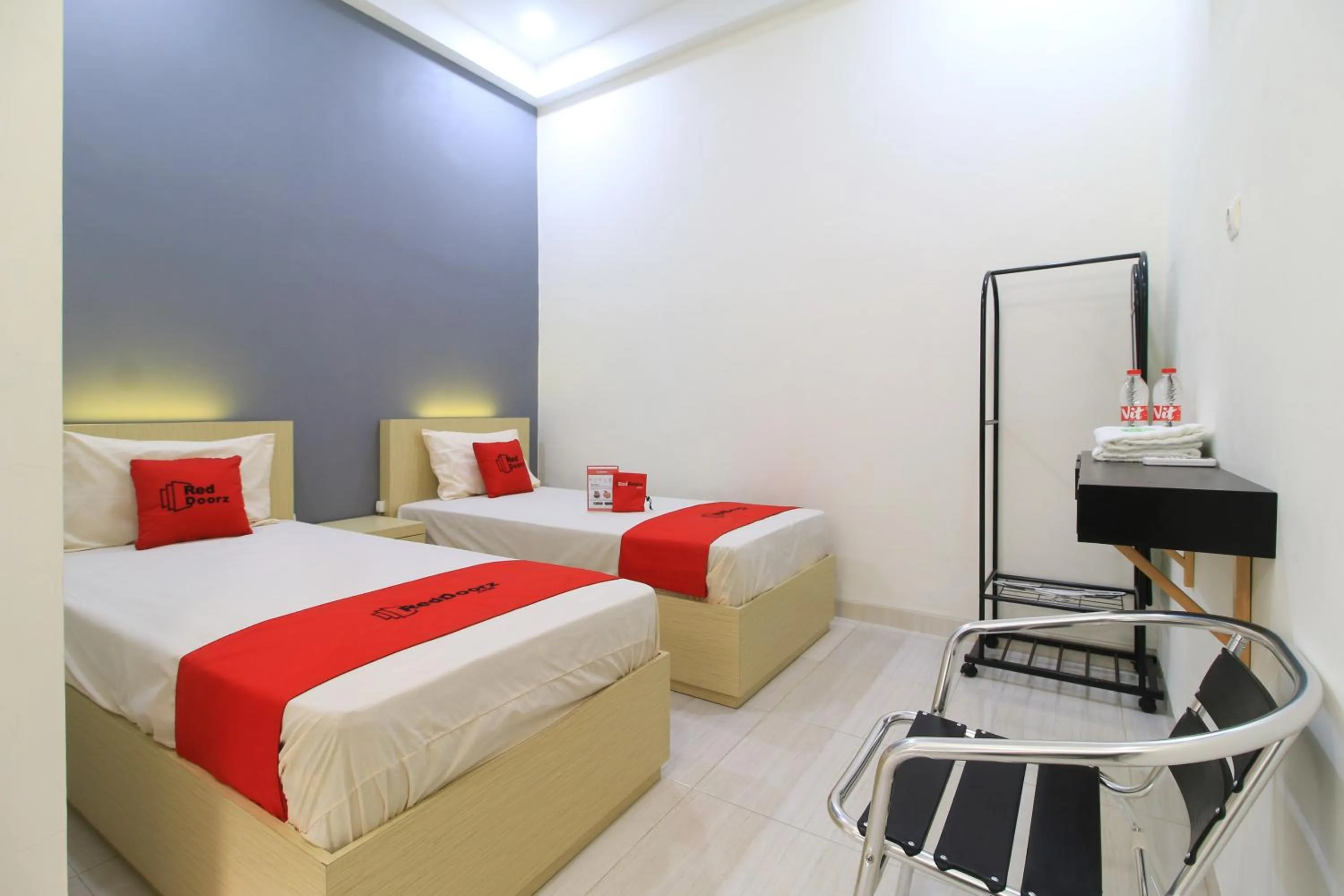 Bedroom, Bed in RedDoorz at Hotel Putra Perdana Klaten