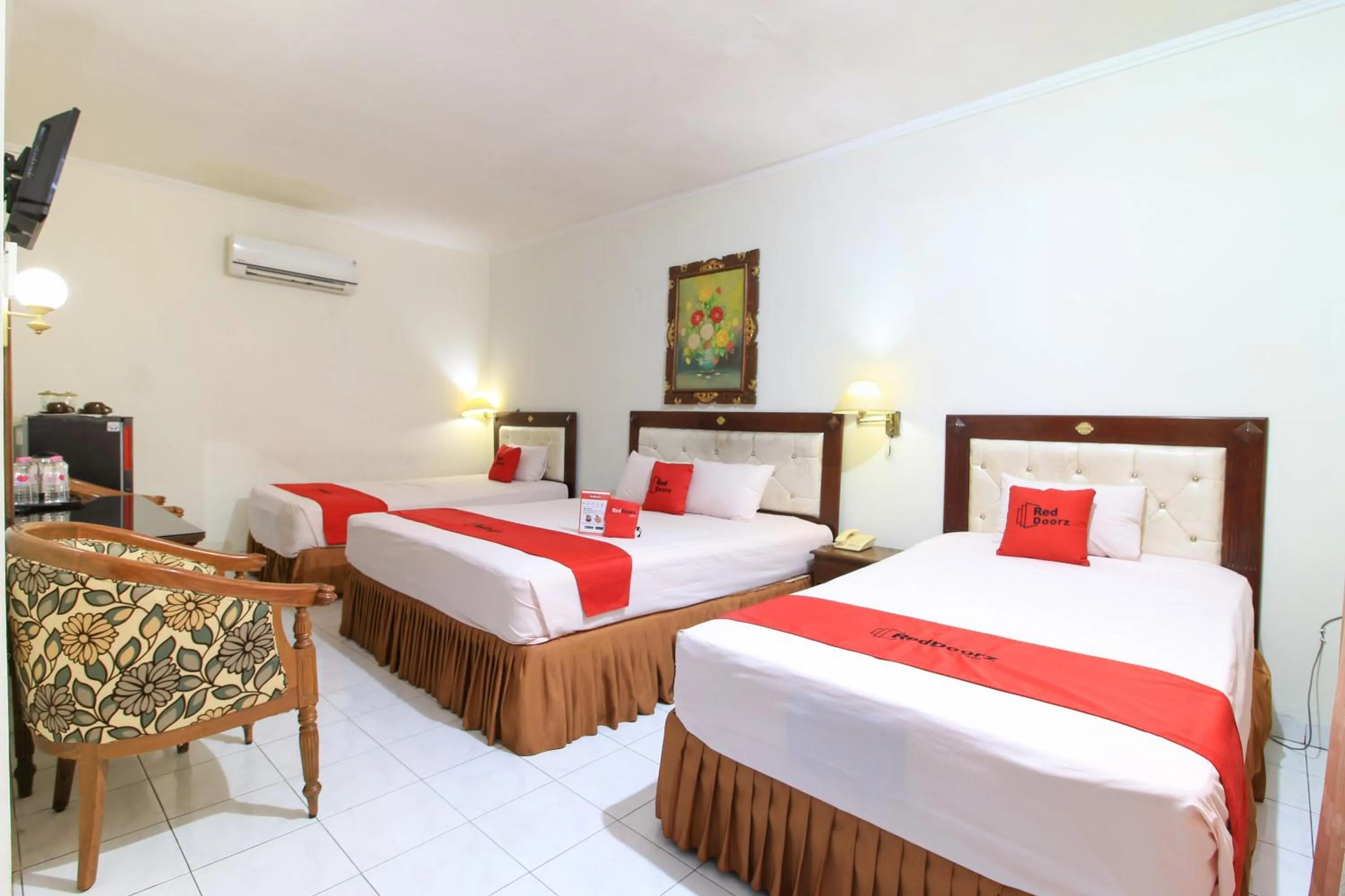 Bedroom, Bed in RedDoorz at Hotel Putra Perdana Klaten