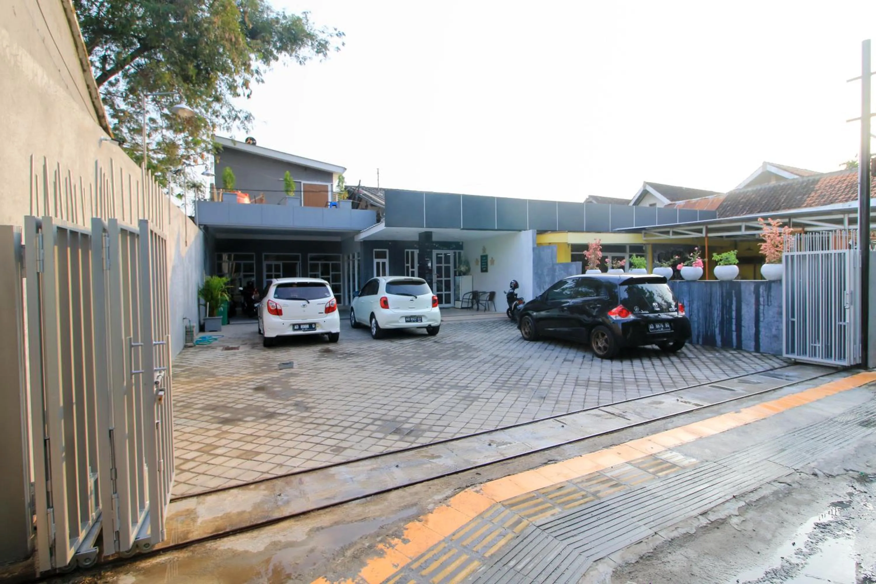 Property logo or sign in RedDoorz at Hotel Putra Perdana Klaten