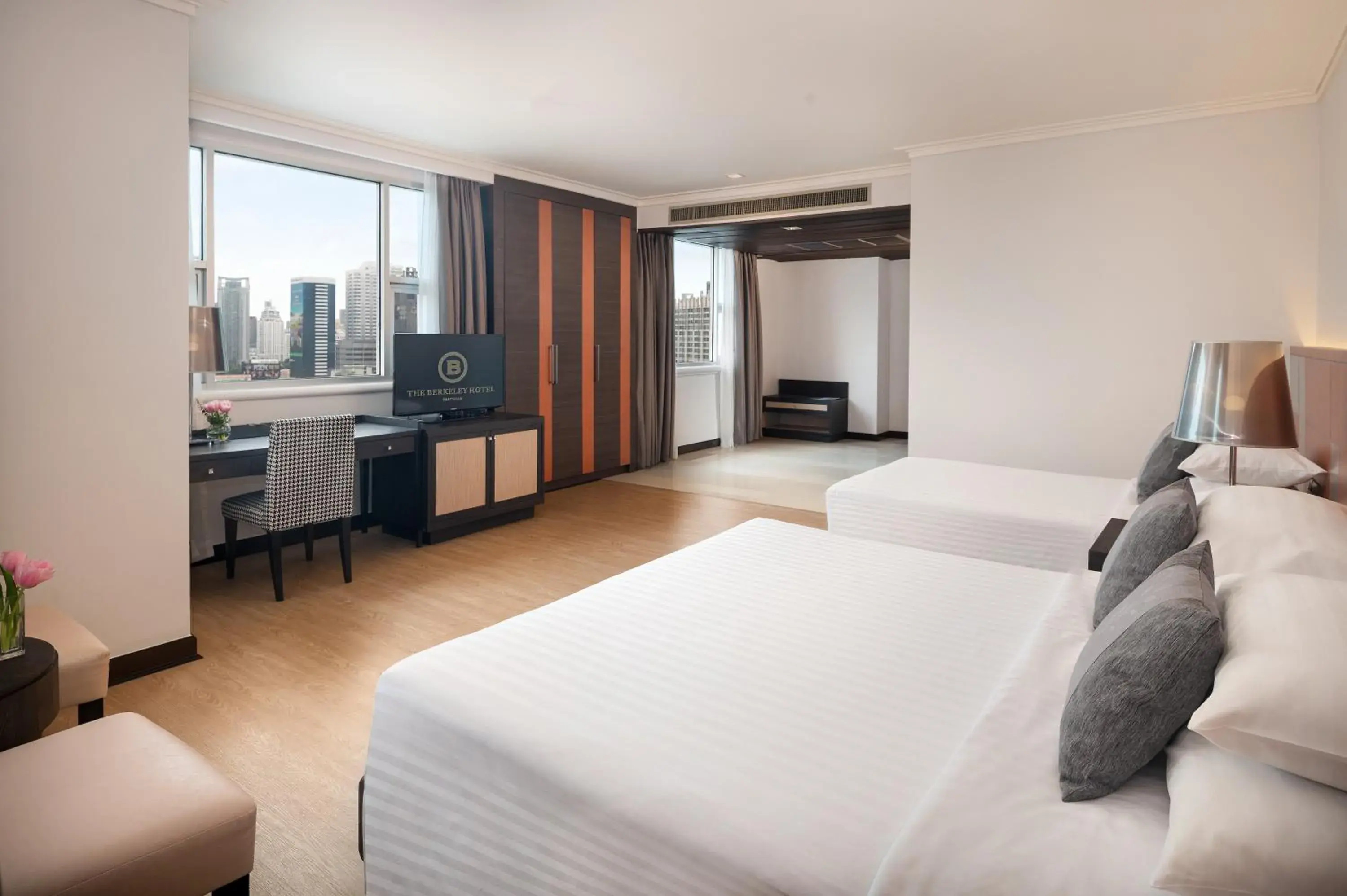 Premier Family Room (North Tower) in The Berkeley Hotel Pratunam Premier Family Room (North Tower) in The Berkeley Hotel Pratunam