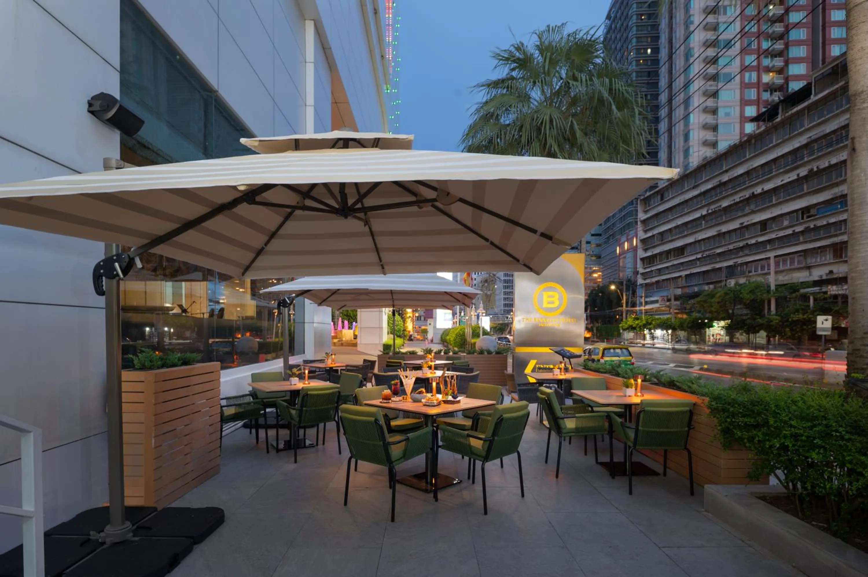 Lounge or bar in The Berkeley Hotel Pratunam