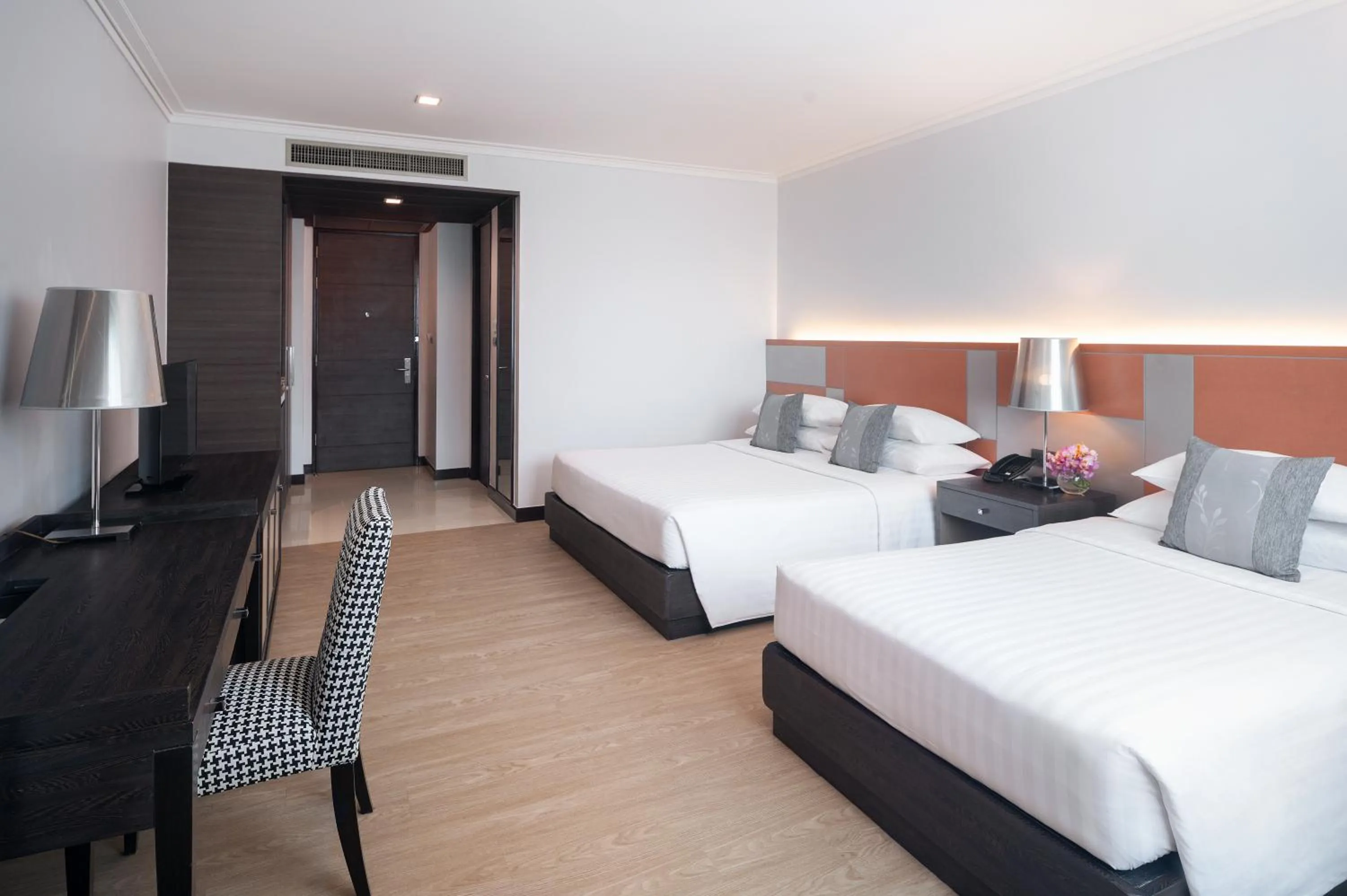 Guests, Bed in The Berkeley Hotel Pratunam