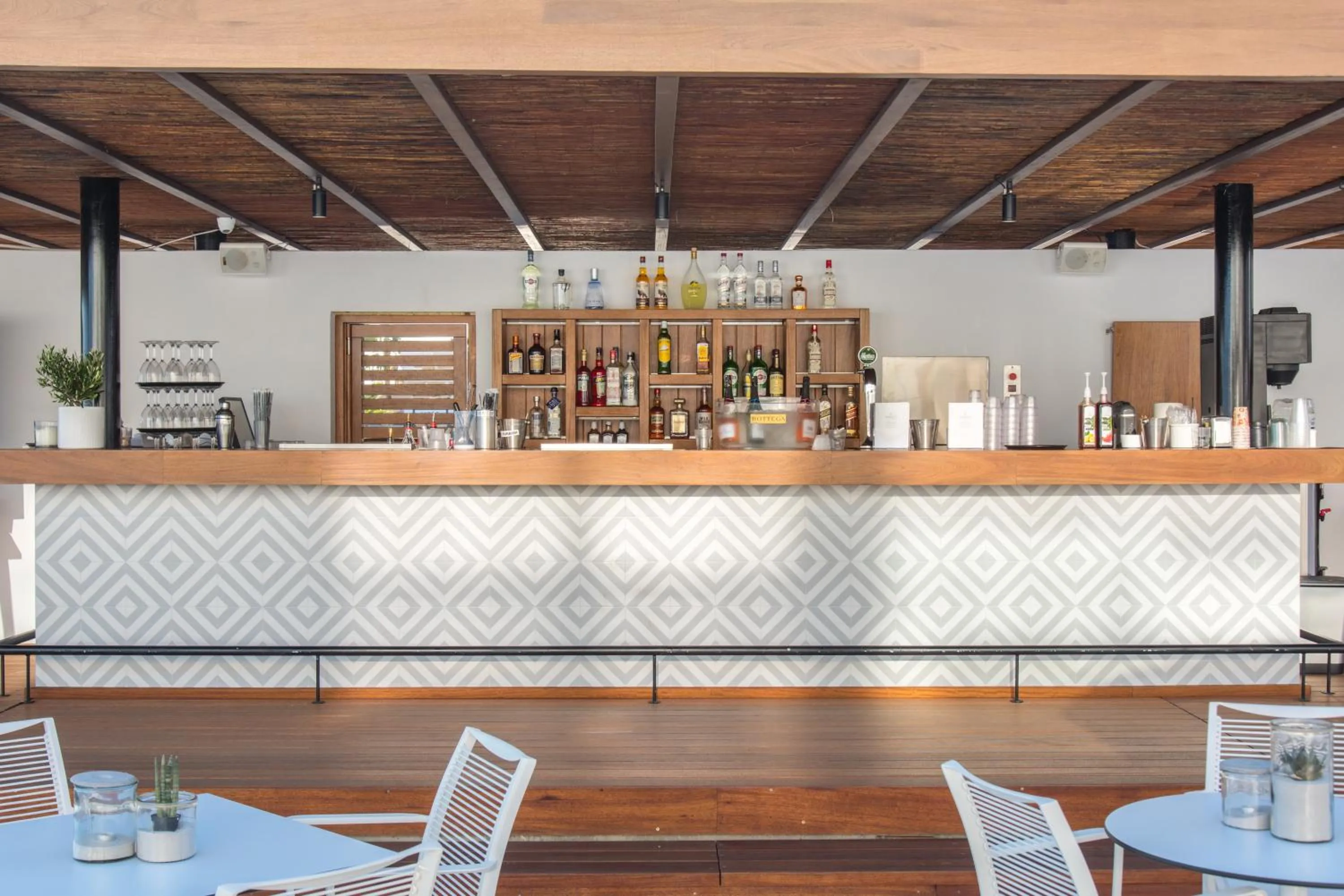 Lounge or bar in Enorme Ammos Beach