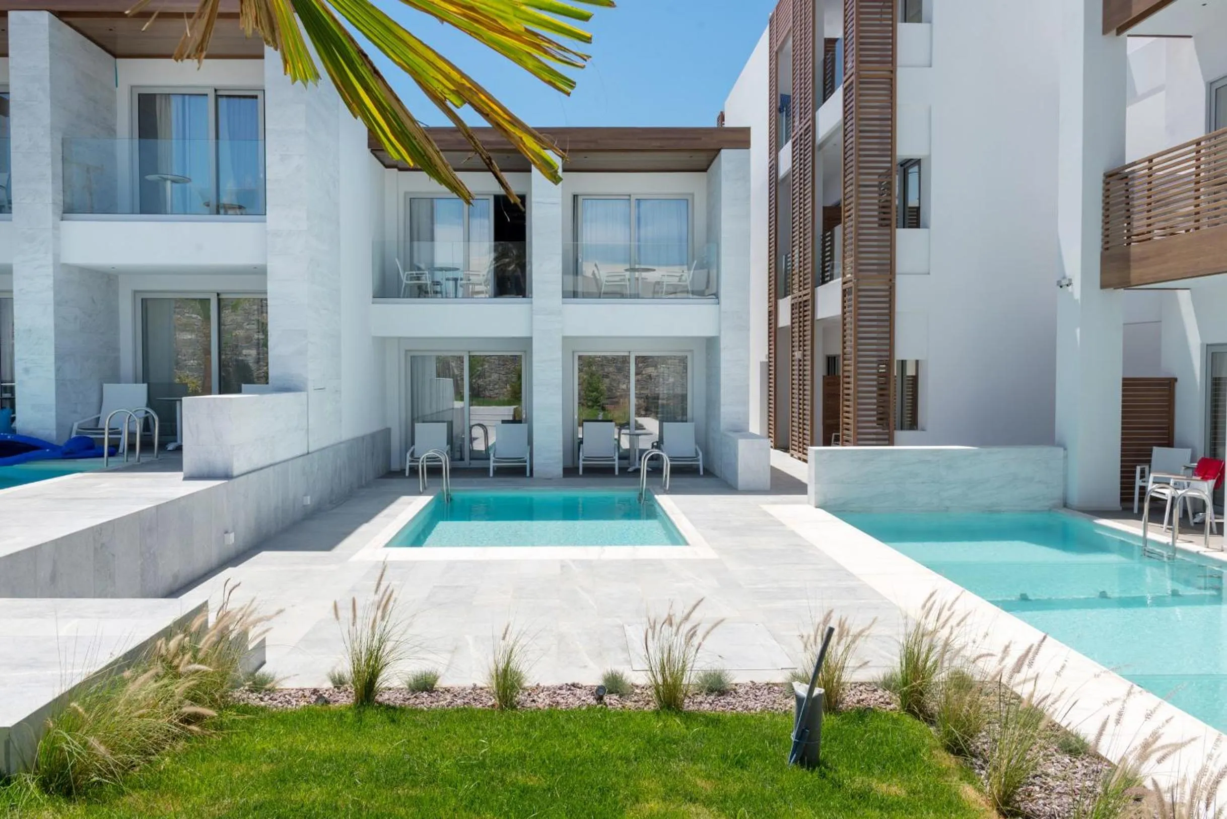 Property building in Enorme Ammos Beach