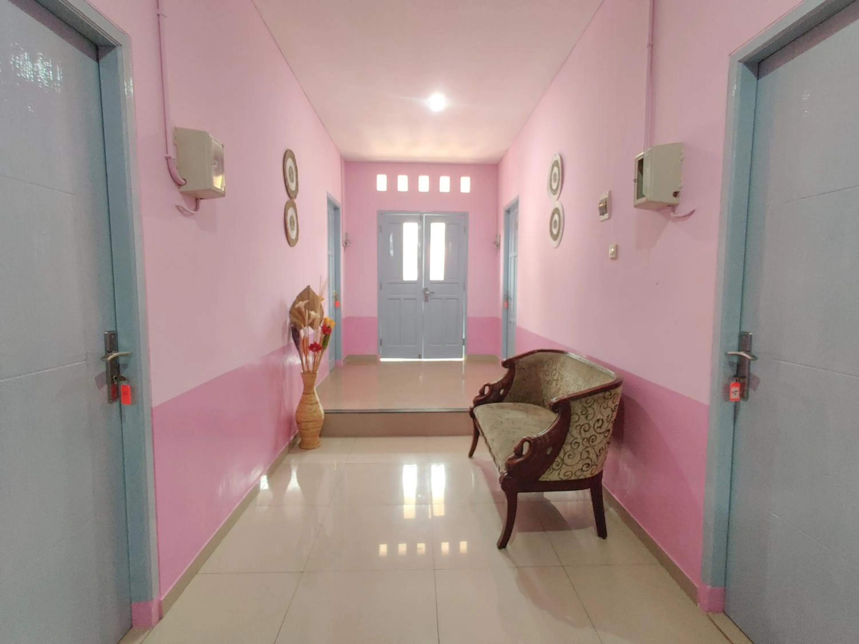 Living room in Ayuning Guest House Syariah Semarang Mitra RedDoorz