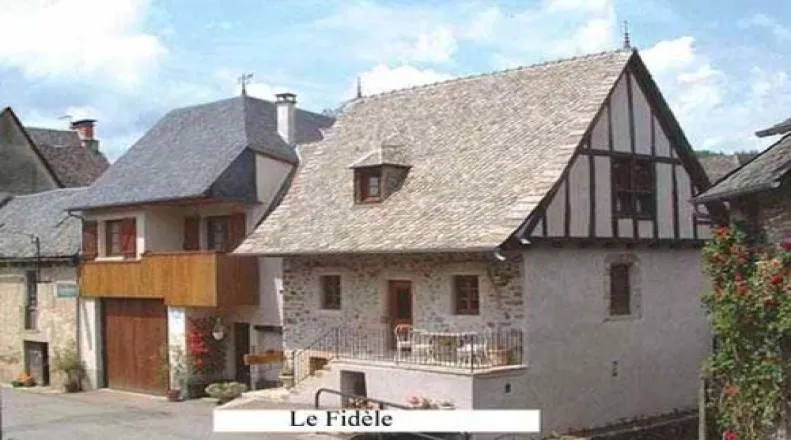 Property building in Le Fidèle